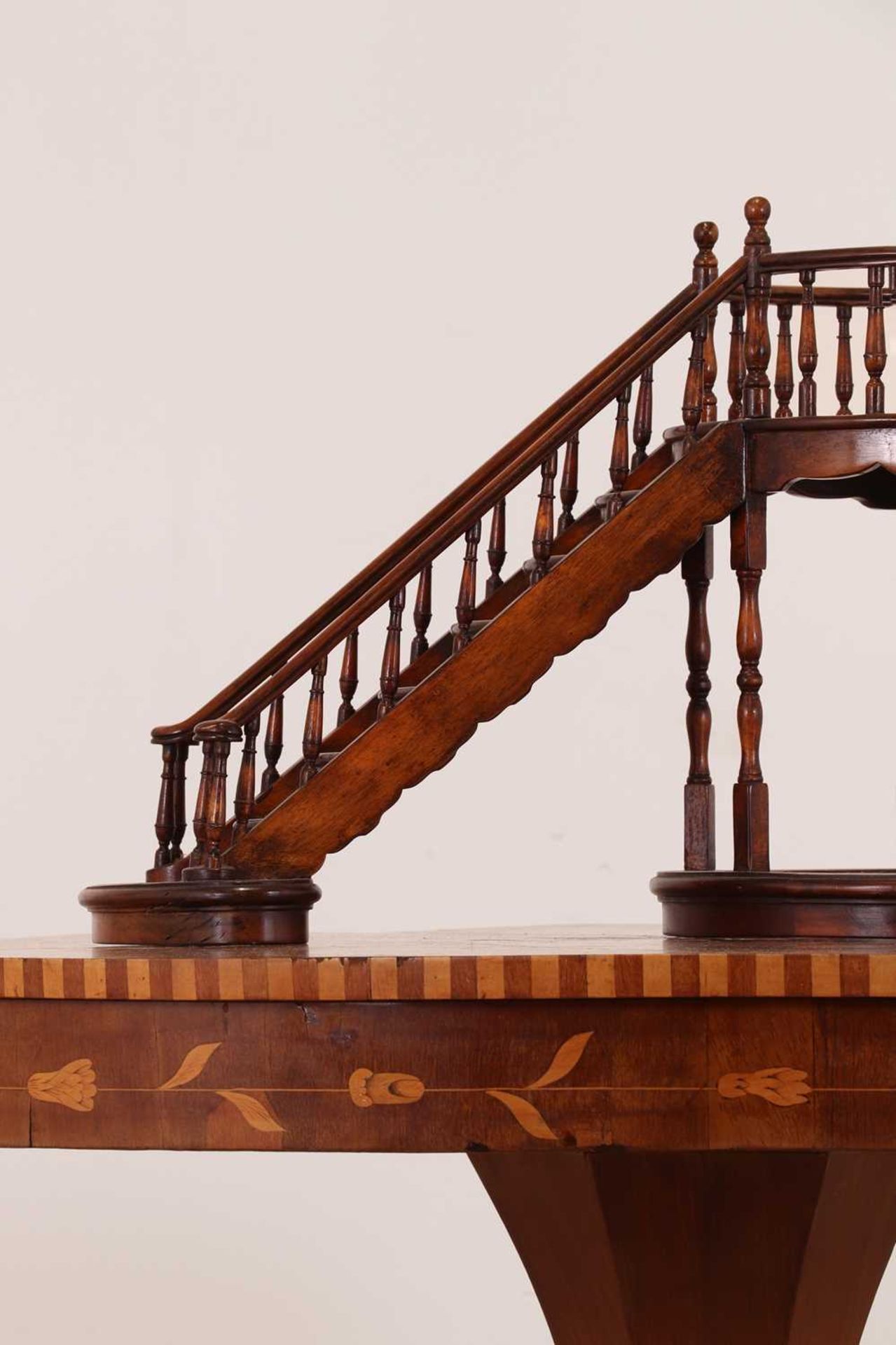 A turned wooden architectural model of a staircase, - Bild 7 aus 22
