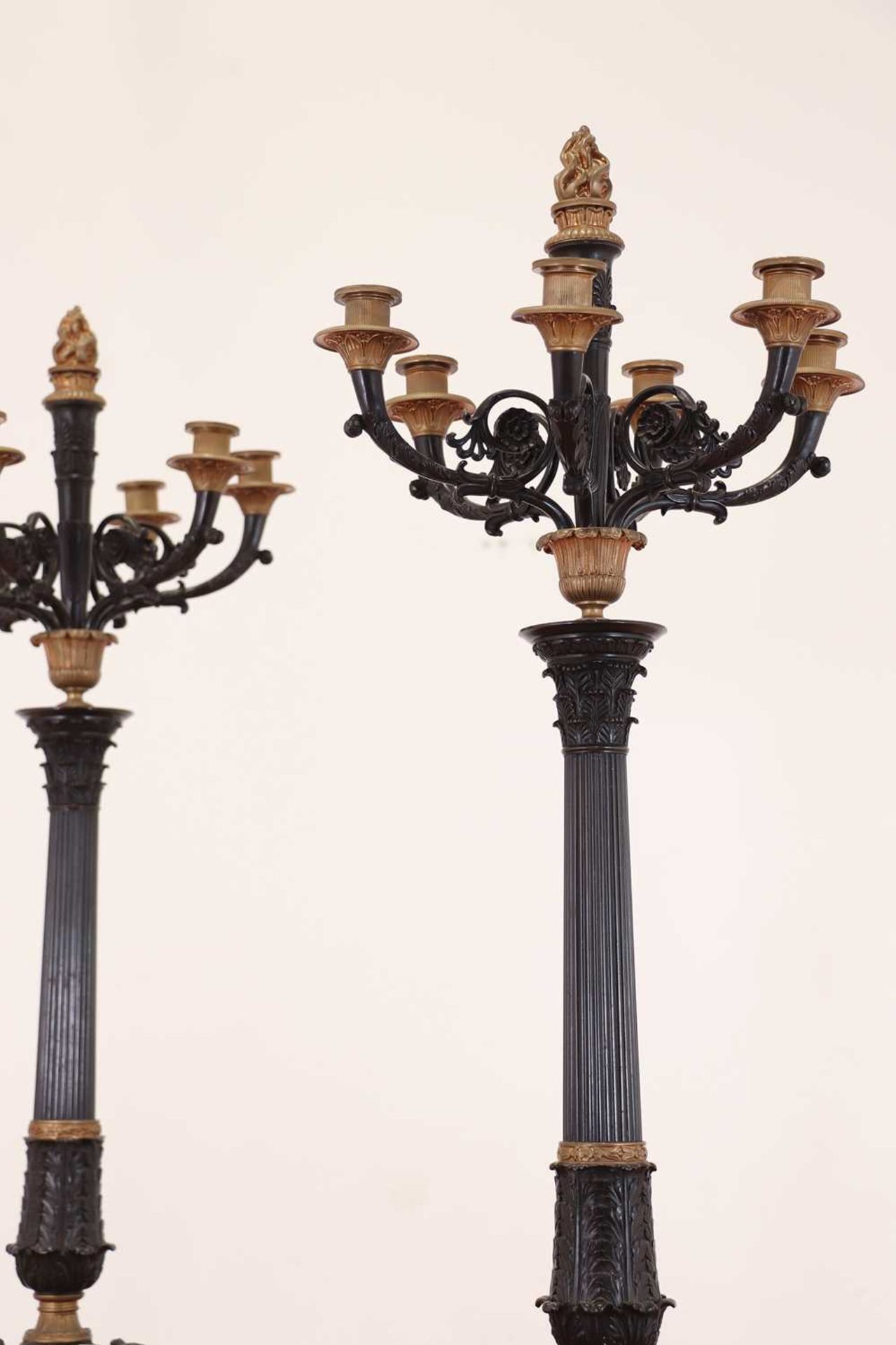 A pair of large gilt and patinated bronze candelabra, - Bild 4 aus 8