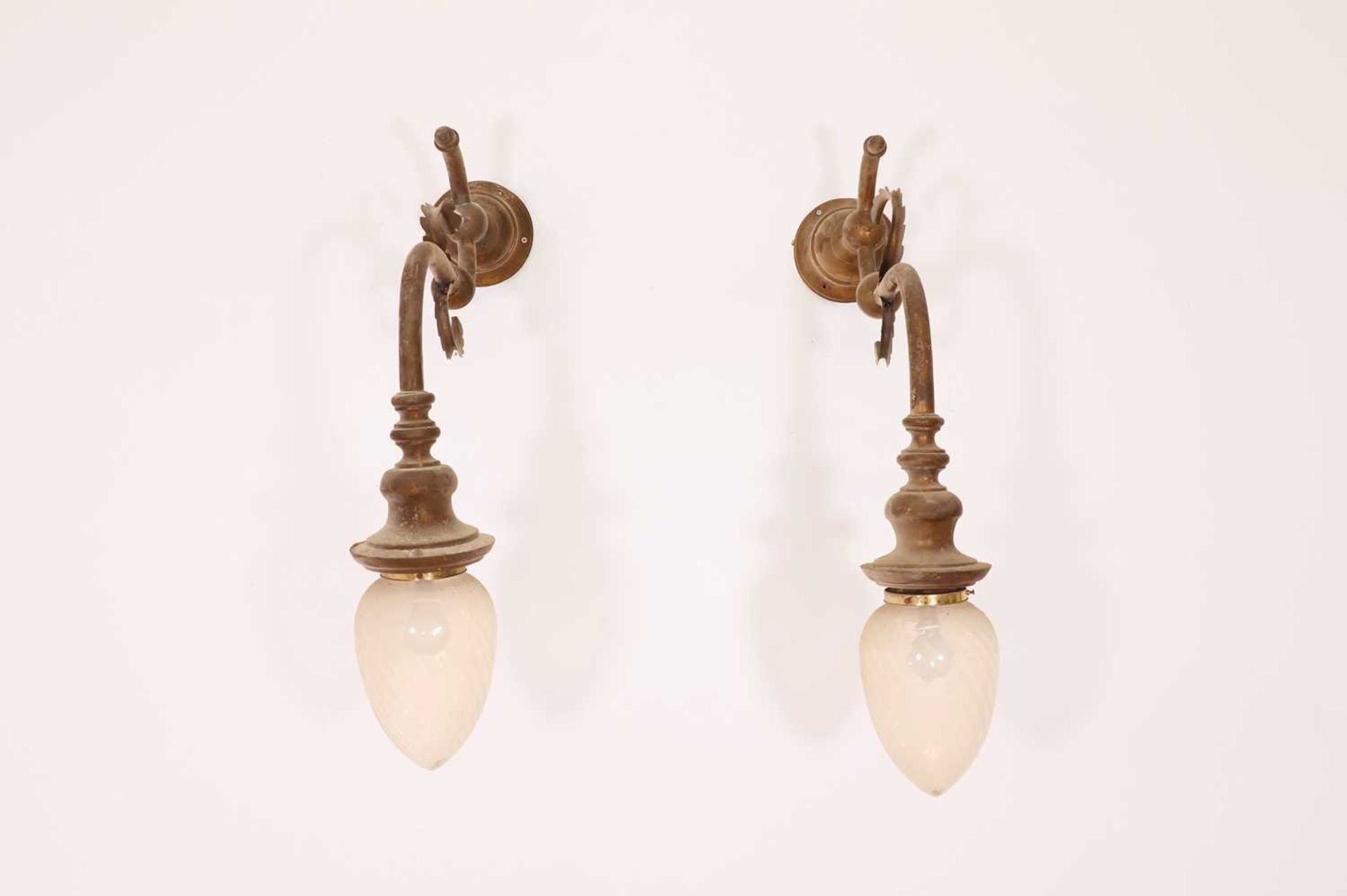 A pair of brass wall lights, - Image 3 of 6