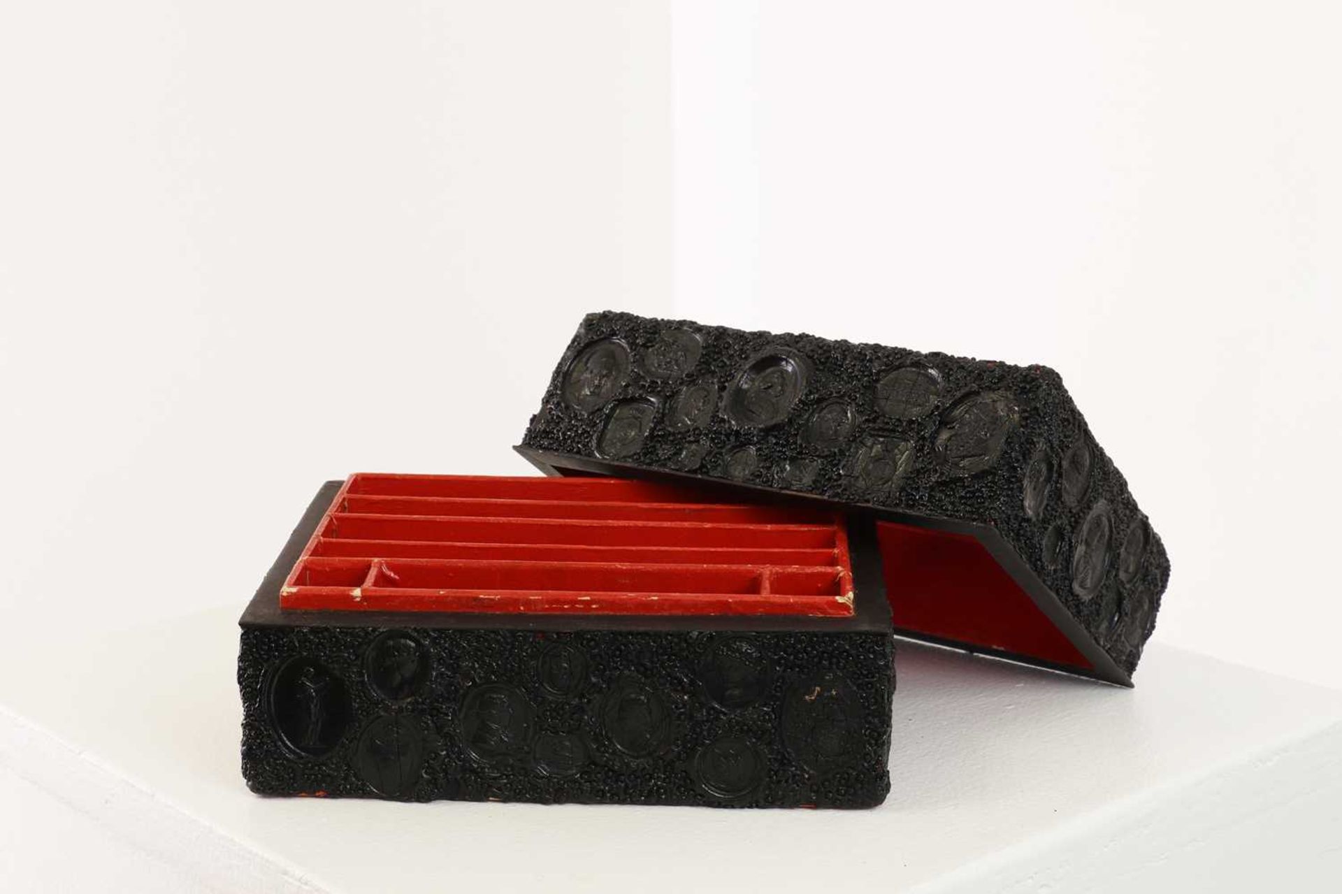 A black wax seal embellished box, - Image 2 of 7