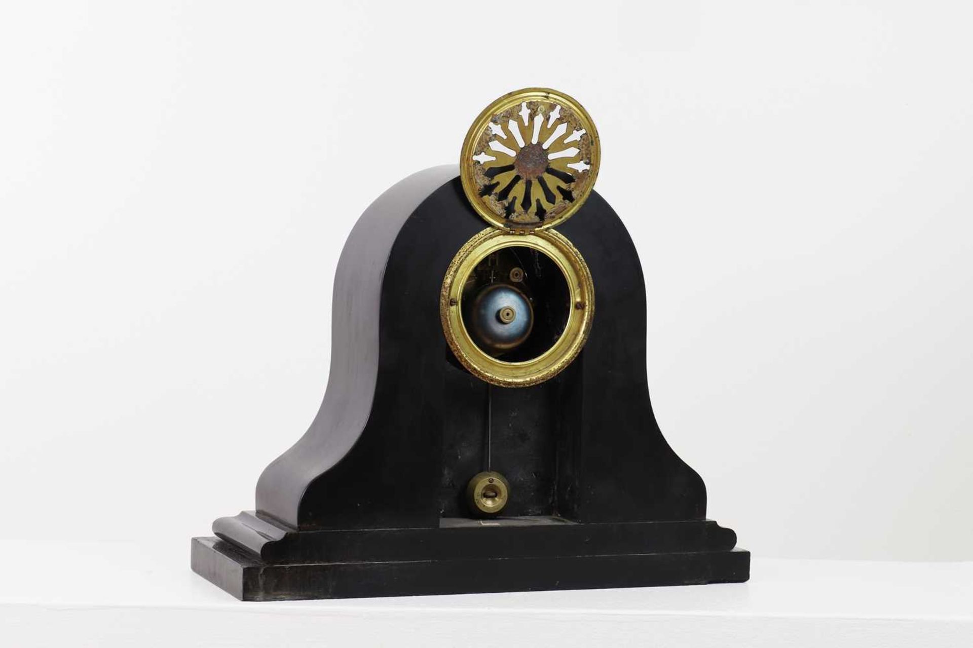 An Ashford black marble mantel clock, - Bild 5 aus 7