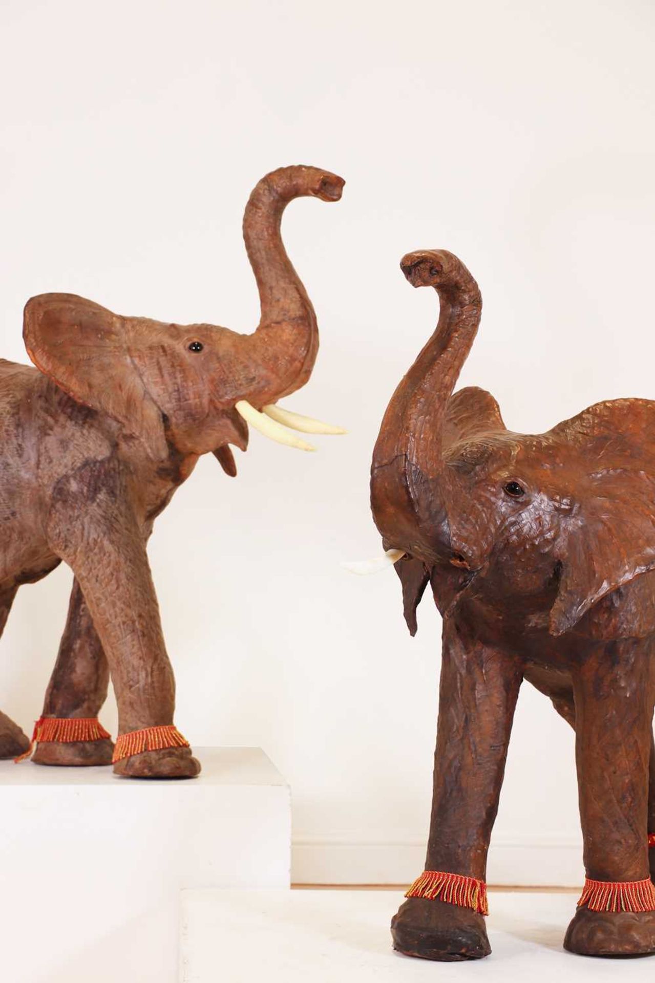 A near pair of leather elephants, - Image 3 of 9