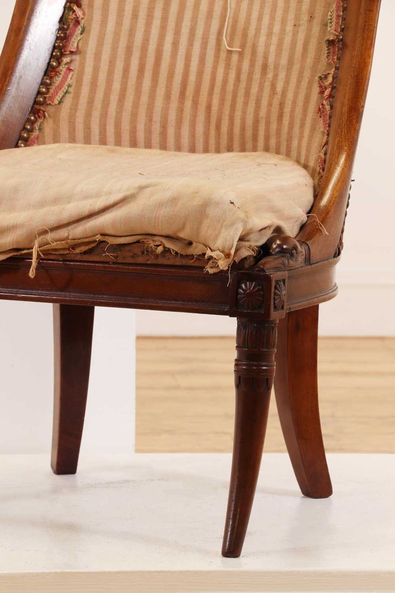 A pair of Charles X mahogany low chairs, - Bild 4 aus 7
