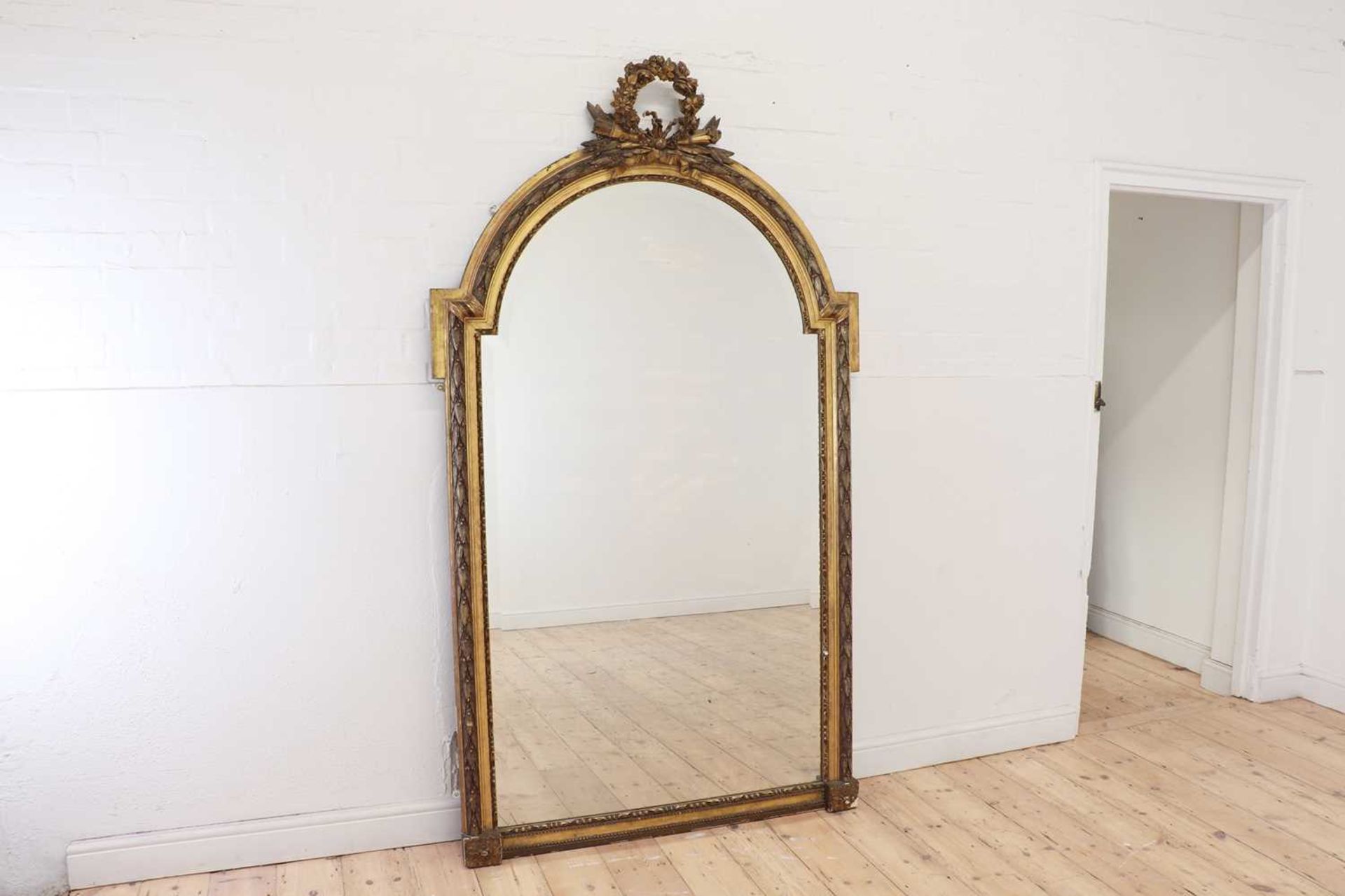 A Louis XVI-style giltwood and gesso overmantel mirror, - Bild 7 aus 8