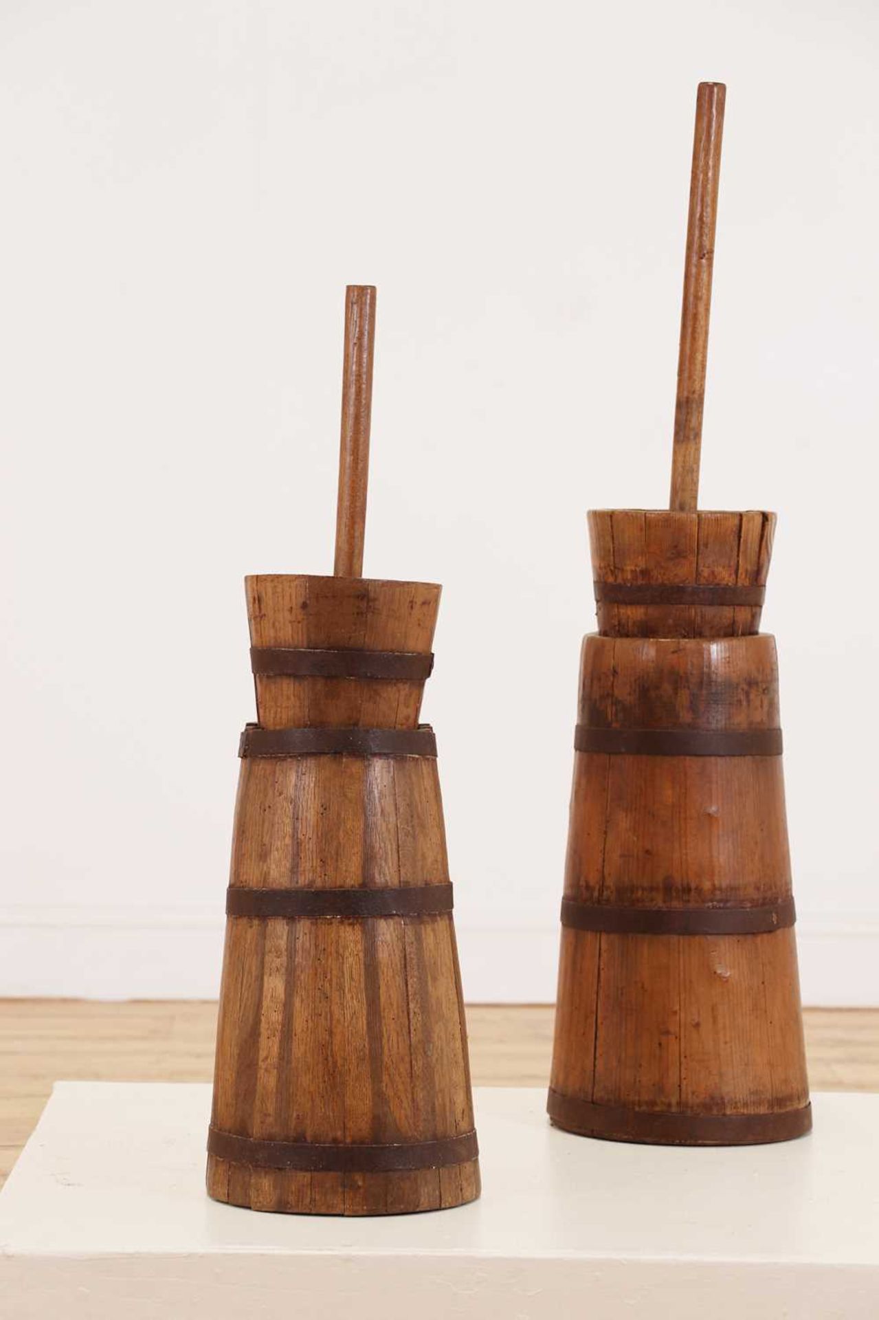 Two pine butter churns, - Bild 4 aus 5