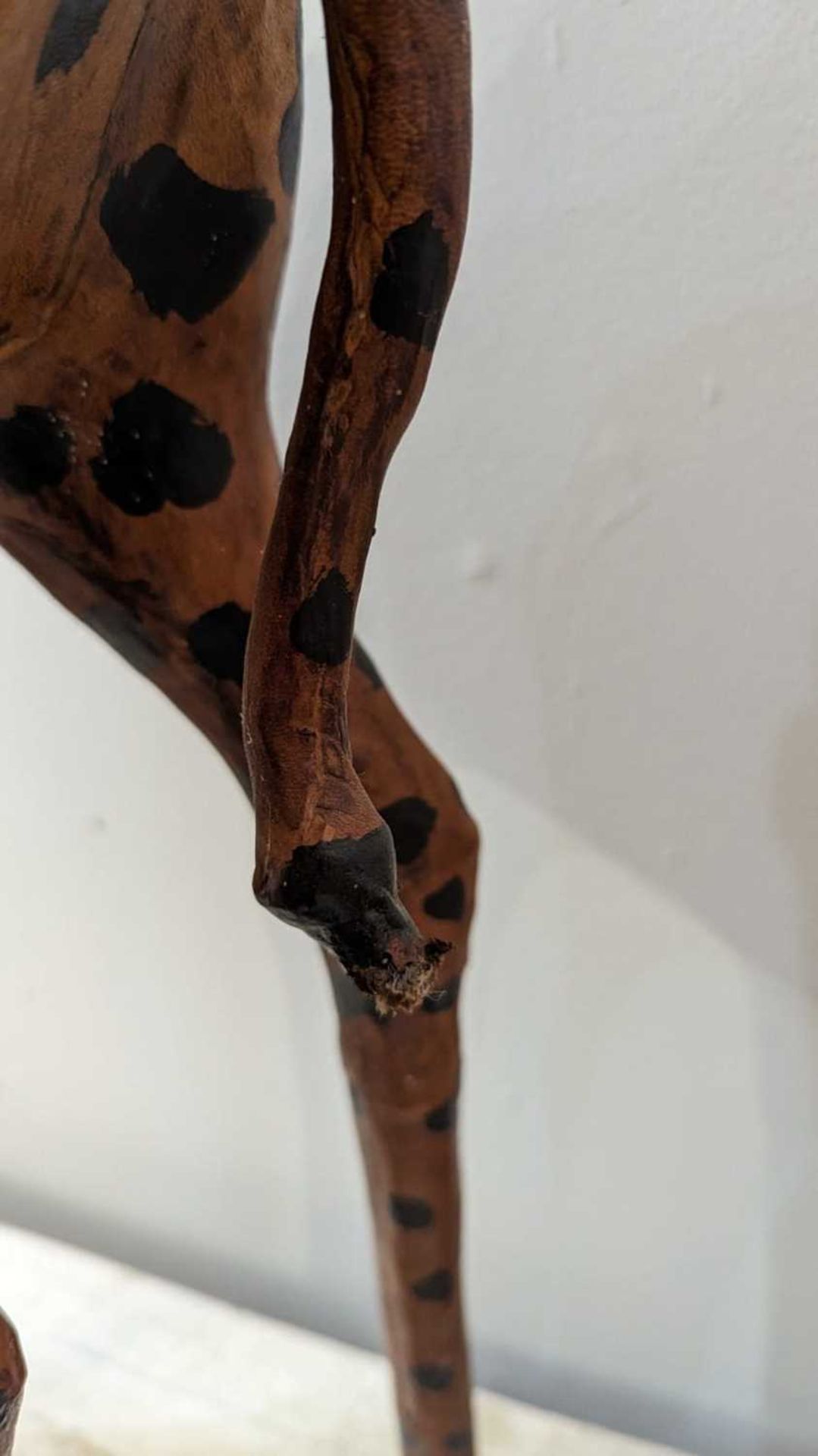 A pair of painted hide figures of giraffes, - Image 28 of 30