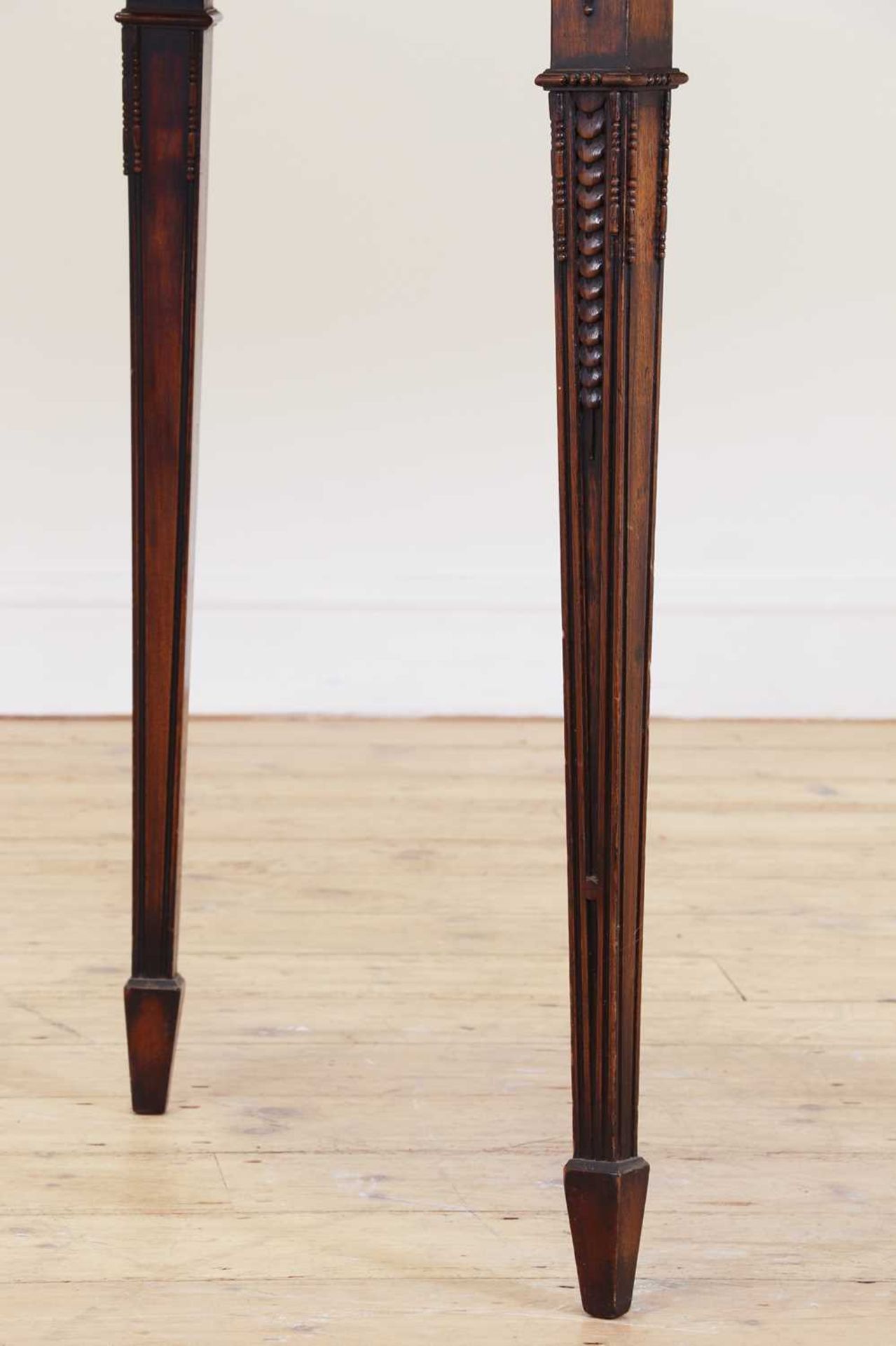 A pair of George III-style mahogany pier tables in the manner of Robert Adam, - Bild 10 aus 33