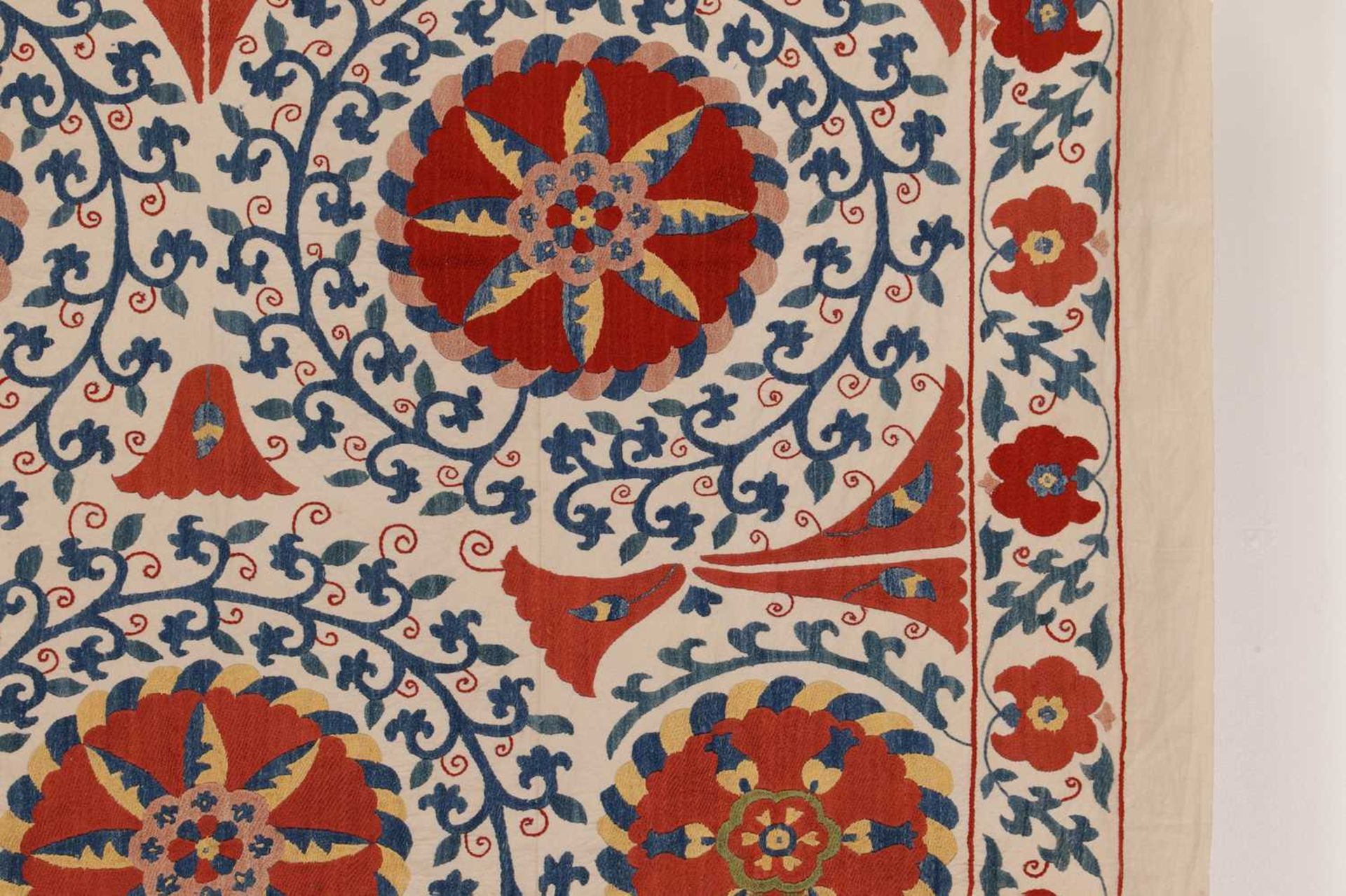 A suzani textile, - Bild 2 aus 8