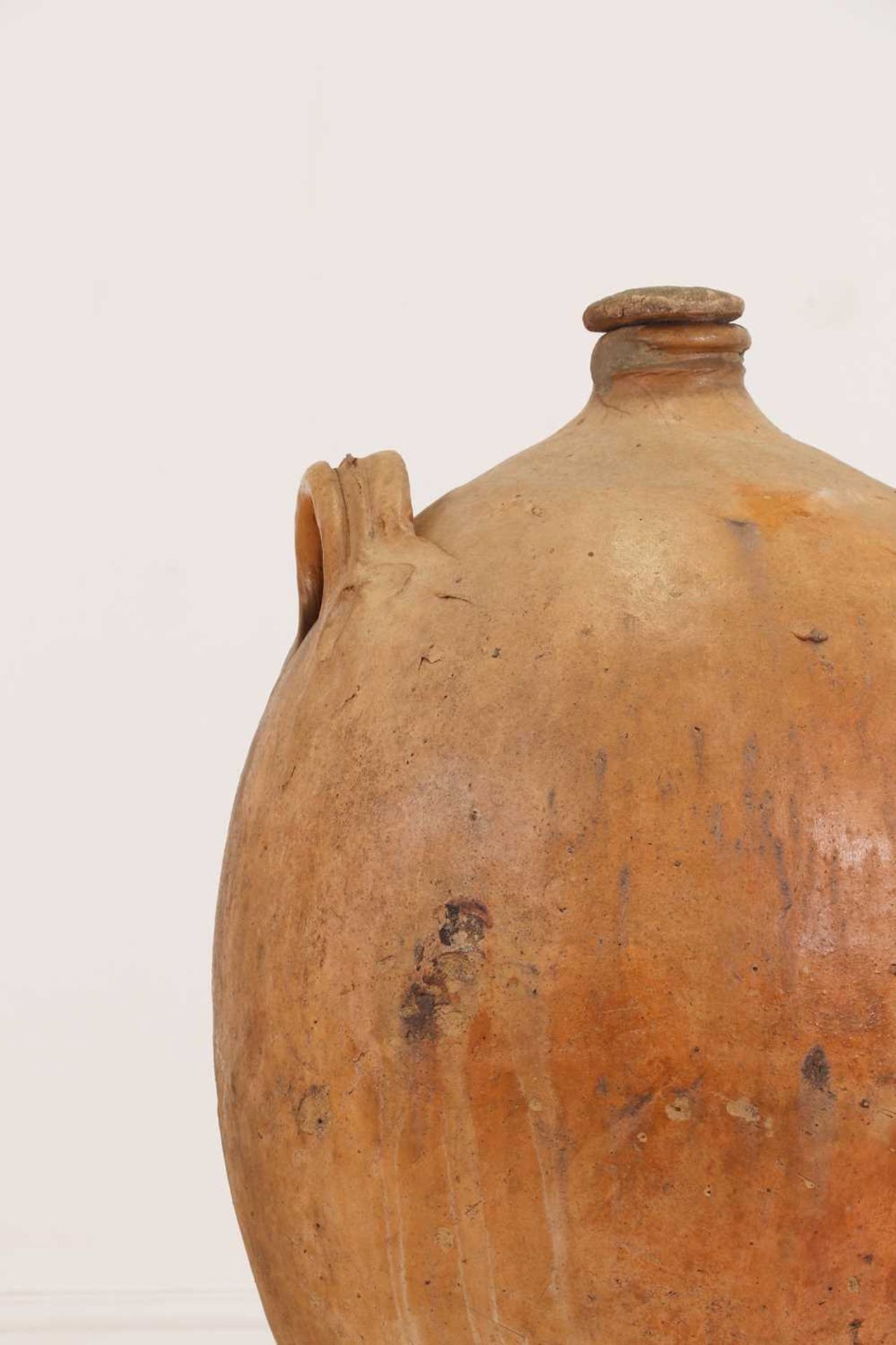 A terracotta oil pot, - Image 3 of 7