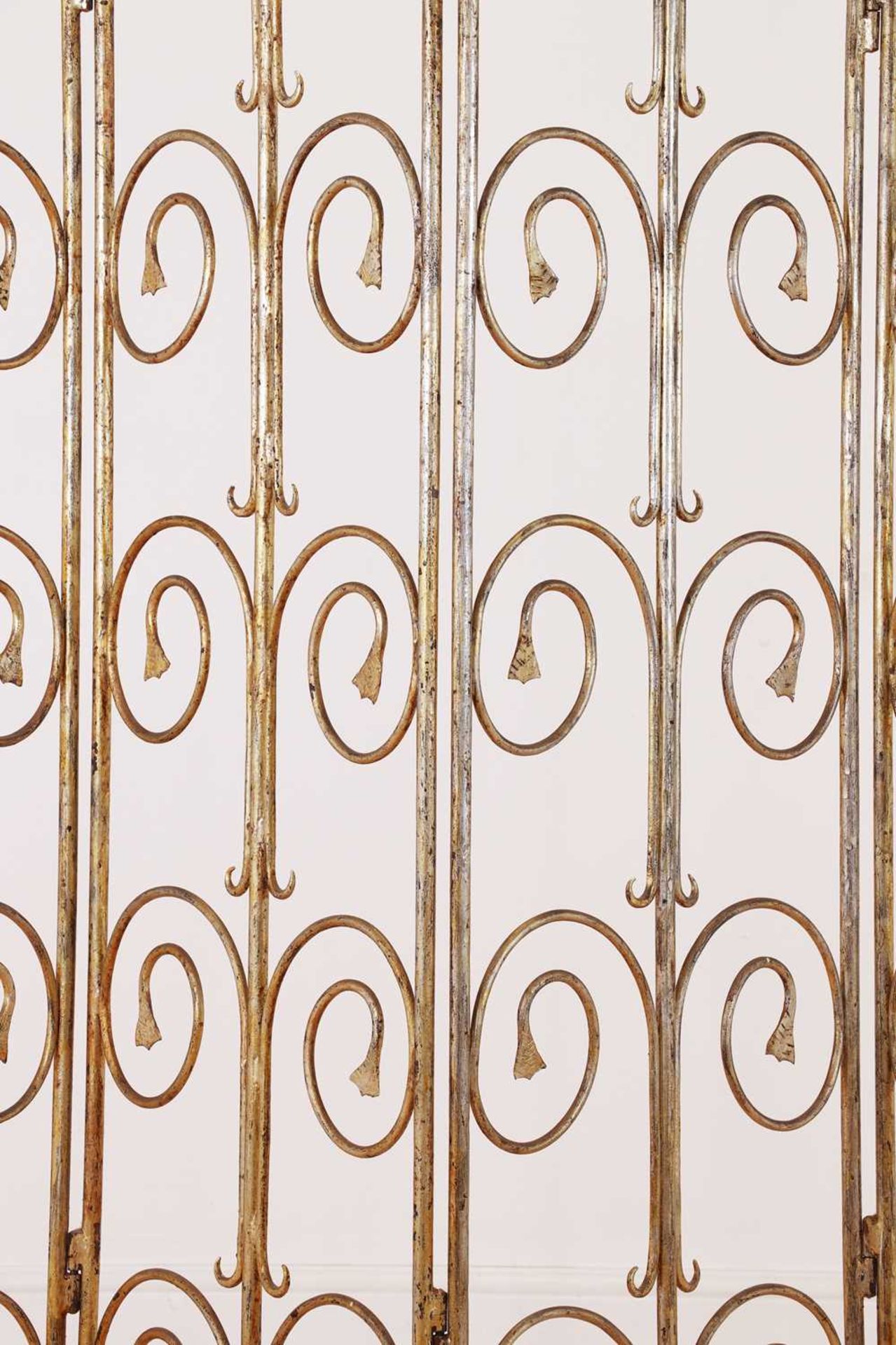 A wrought metal screen, - Image 2 of 6