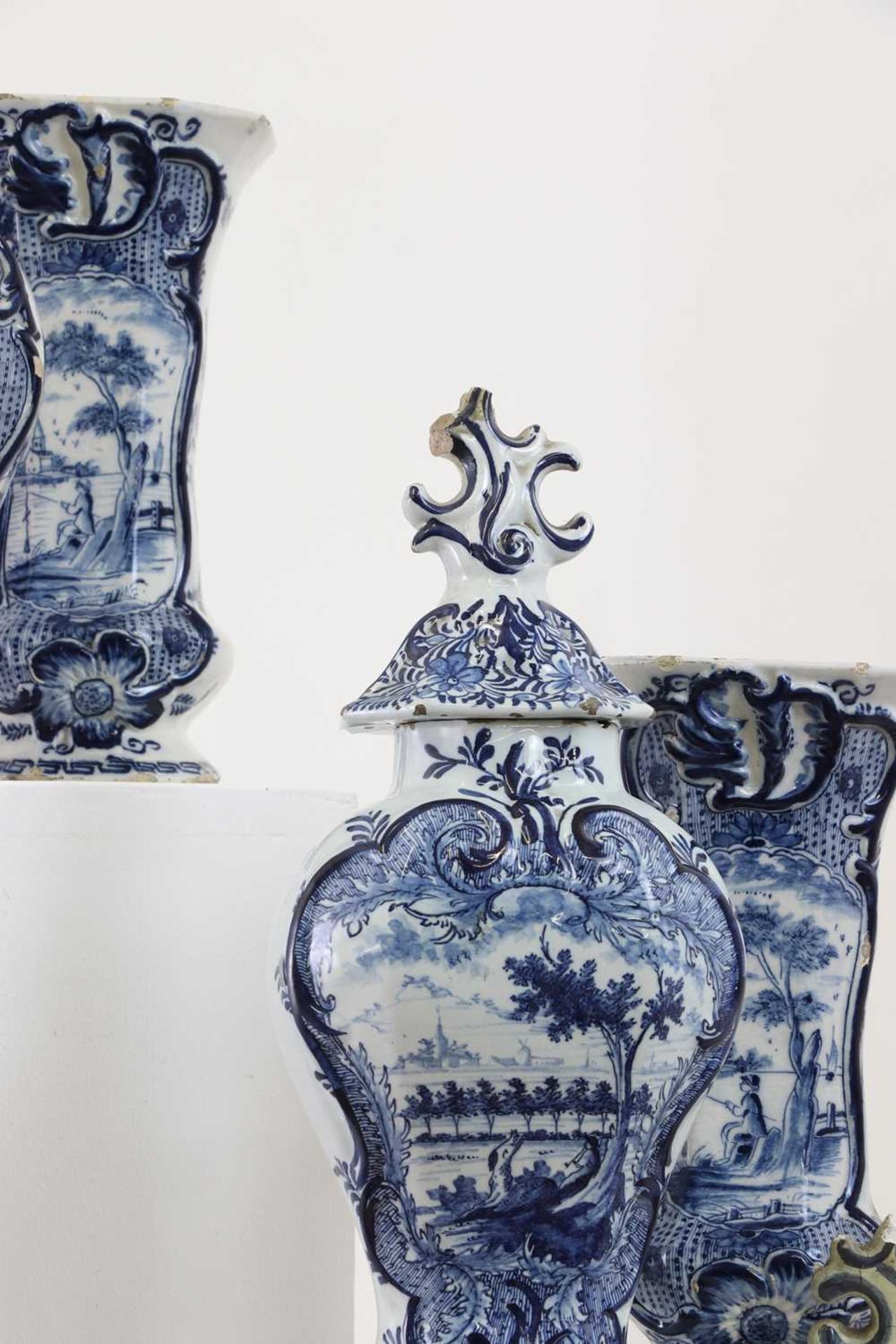 A delft pottery blue and white garniture, - Bild 5 aus 8