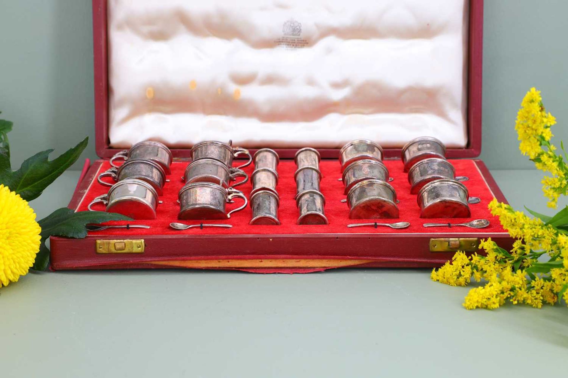 An eighteen-piece cased silver cruet set, - Bild 6 aus 8