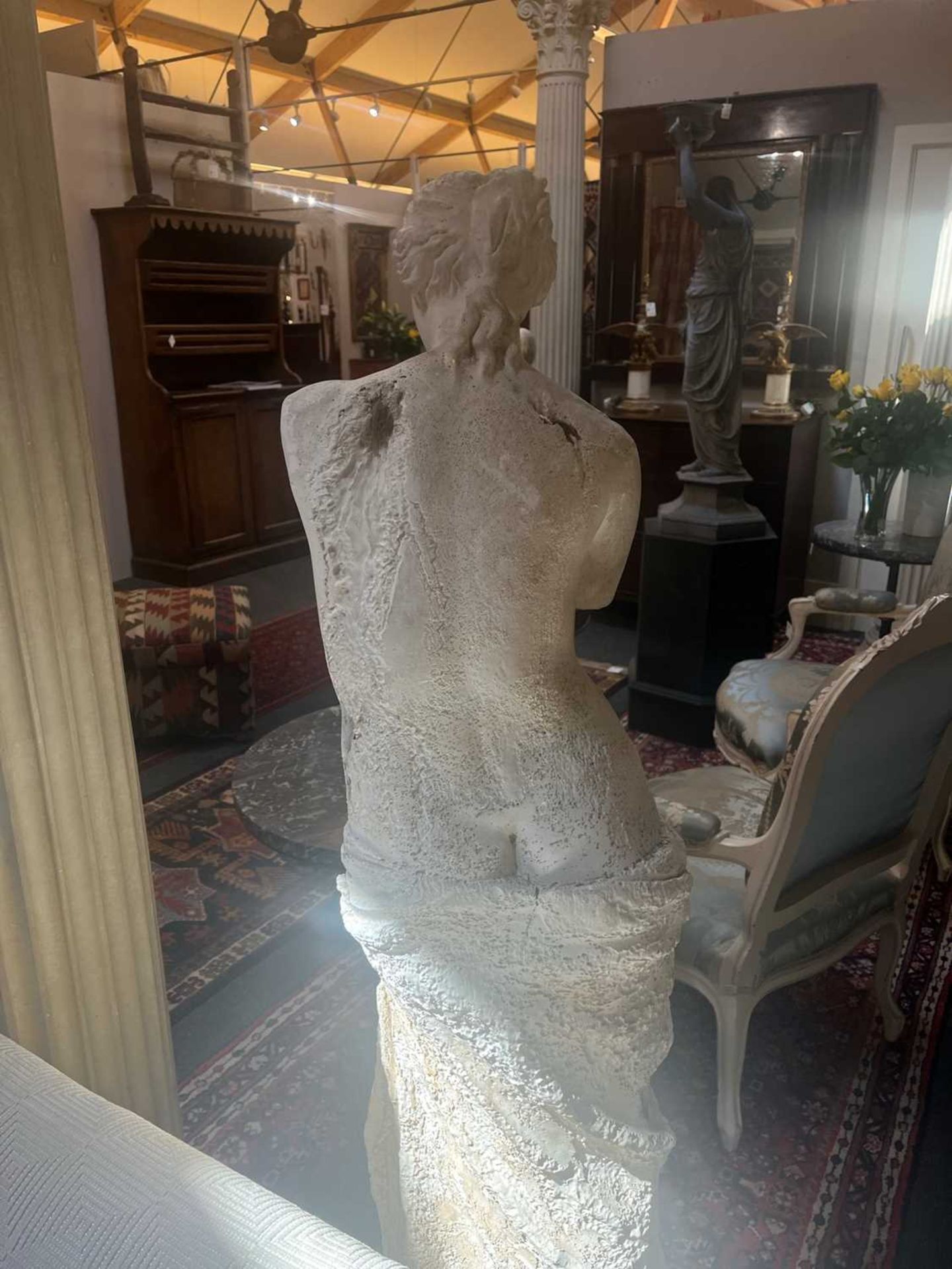 A large plaster figure of the Venus de Milo, - Bild 17 aus 30