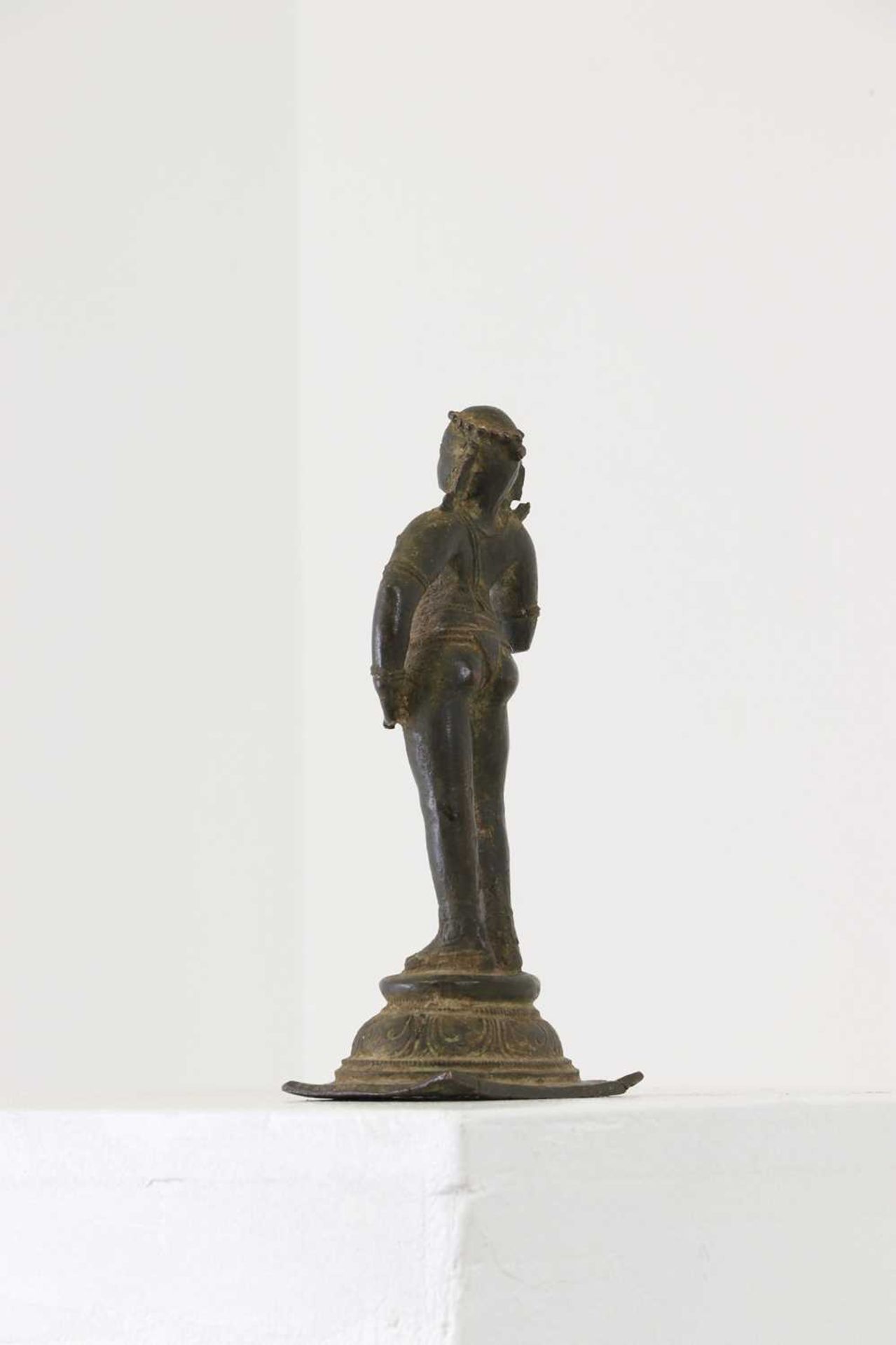 A bronze of a standing Nayanar, - Bild 7 aus 8