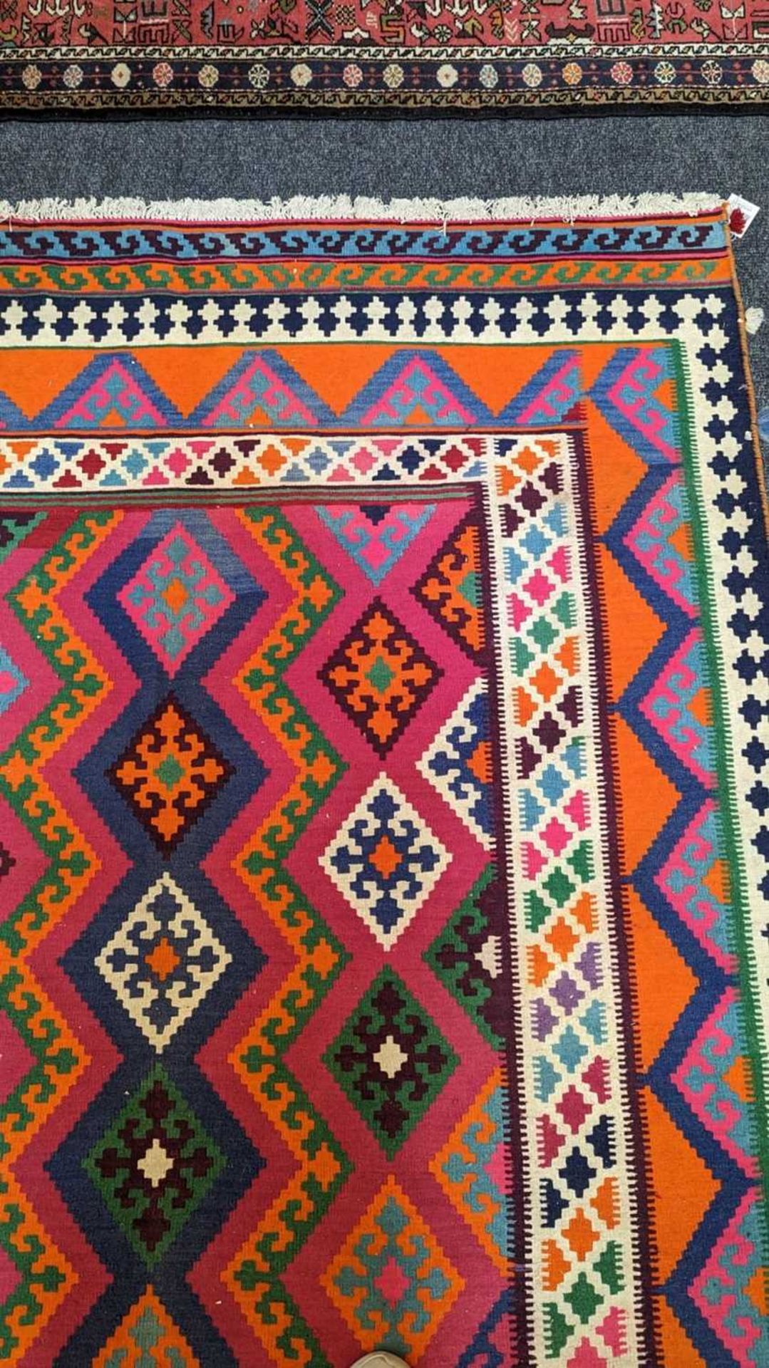 A Persian Qashqai kilim wool rug, - Bild 8 aus 13