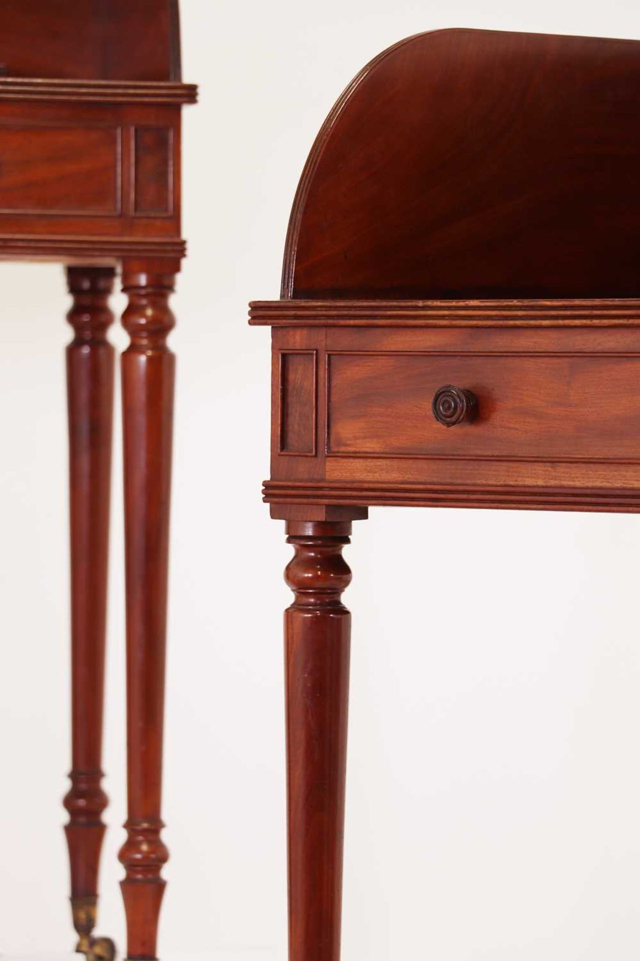 A pair of Regency mahogany washstands in the manner of Gillows, - Bild 4 aus 20