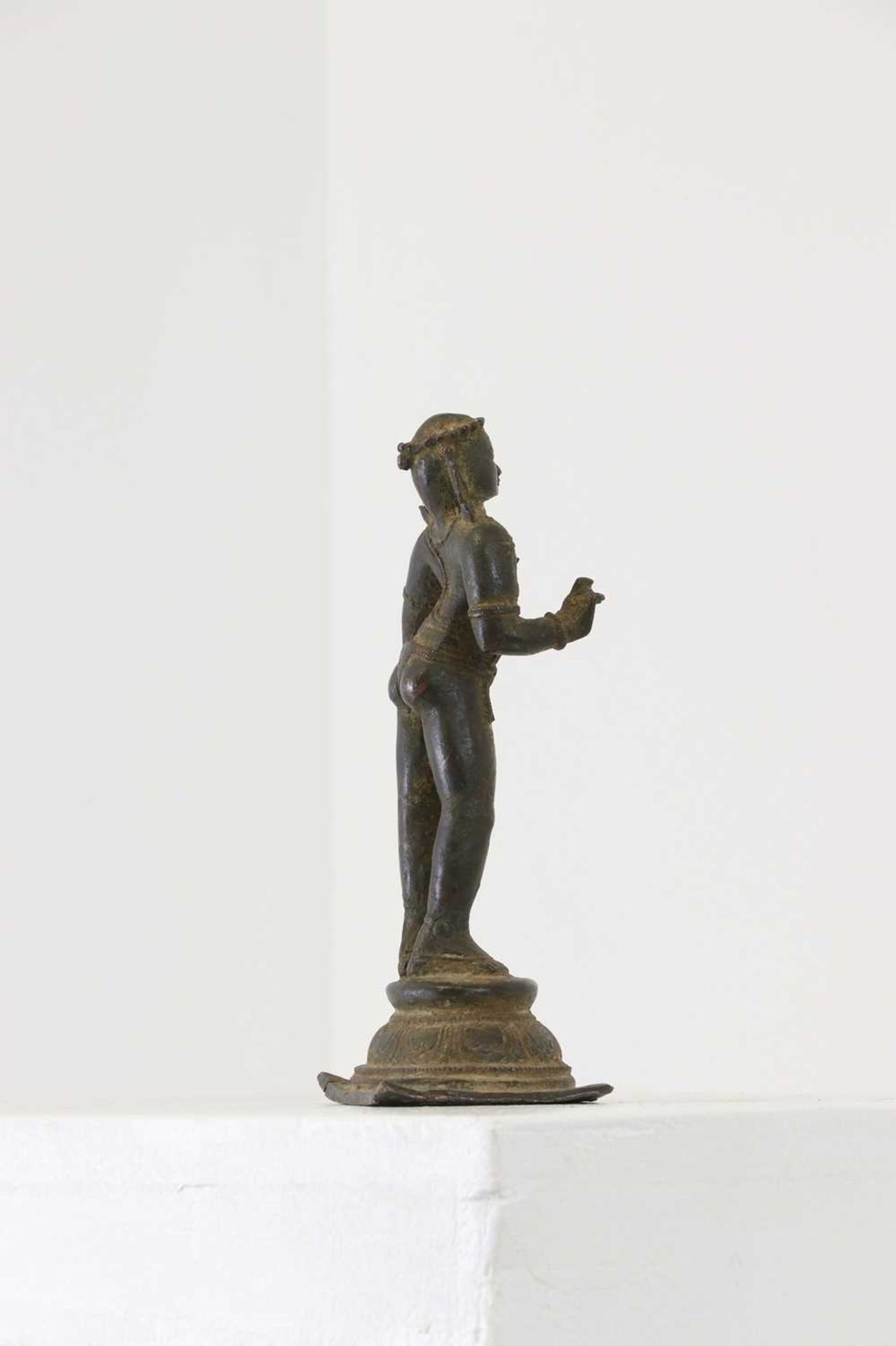 A bronze of a standing Nayanar, - Bild 6 aus 8