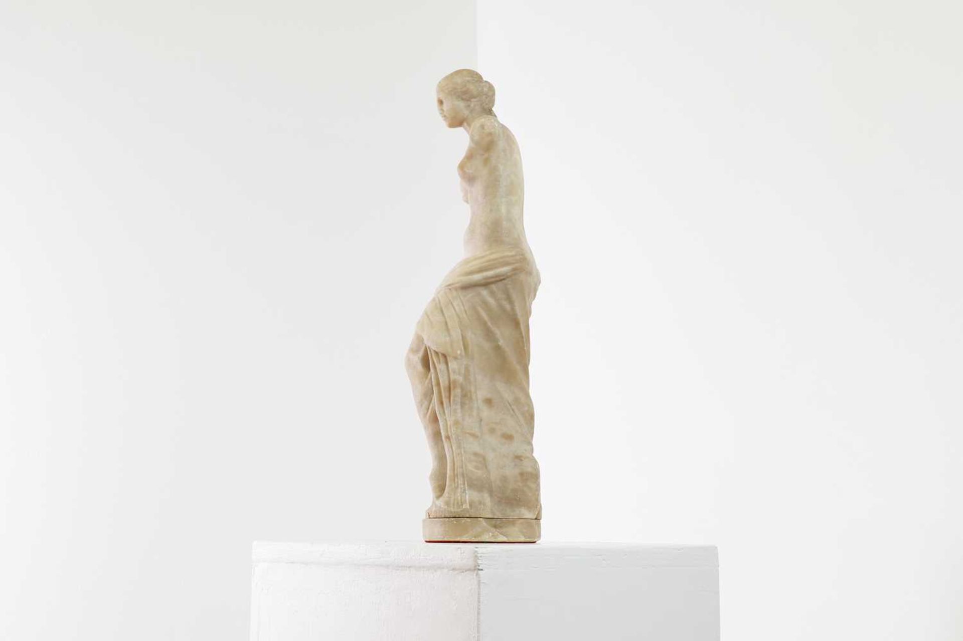 An alabaster figure of the Venus de Milo, - Image 2 of 8