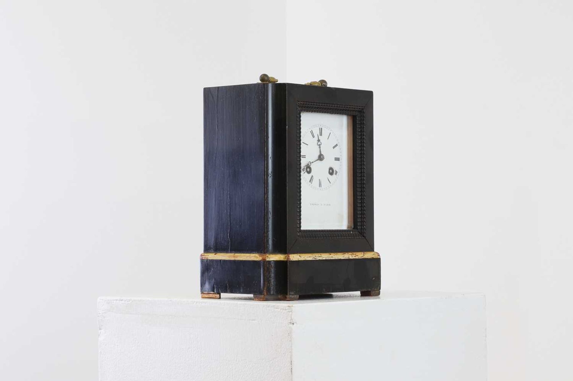 An ebonised and painted table clock, - Bild 3 aus 4