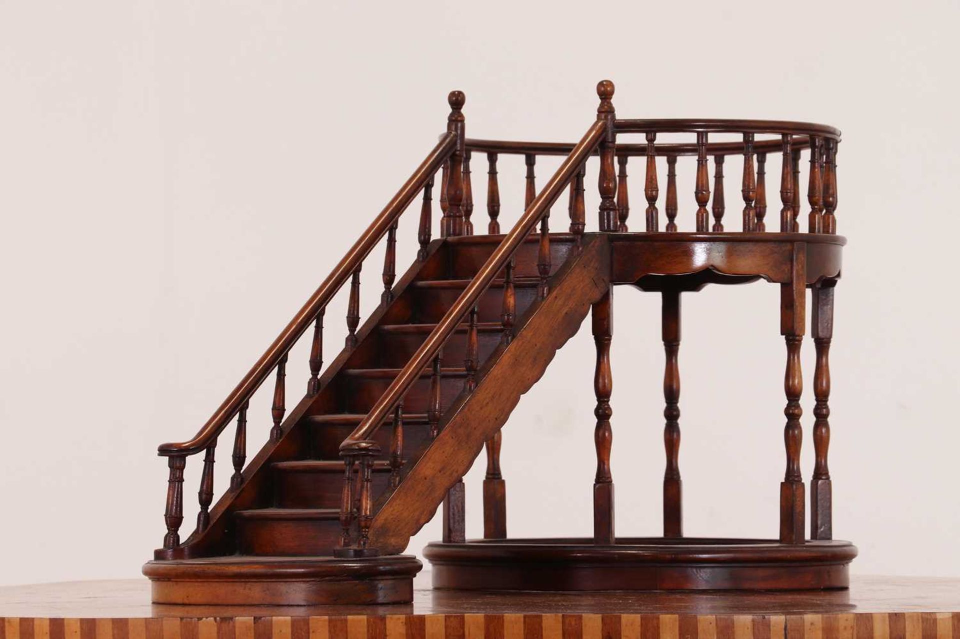 A turned wooden architectural model of a staircase, - Bild 8 aus 22