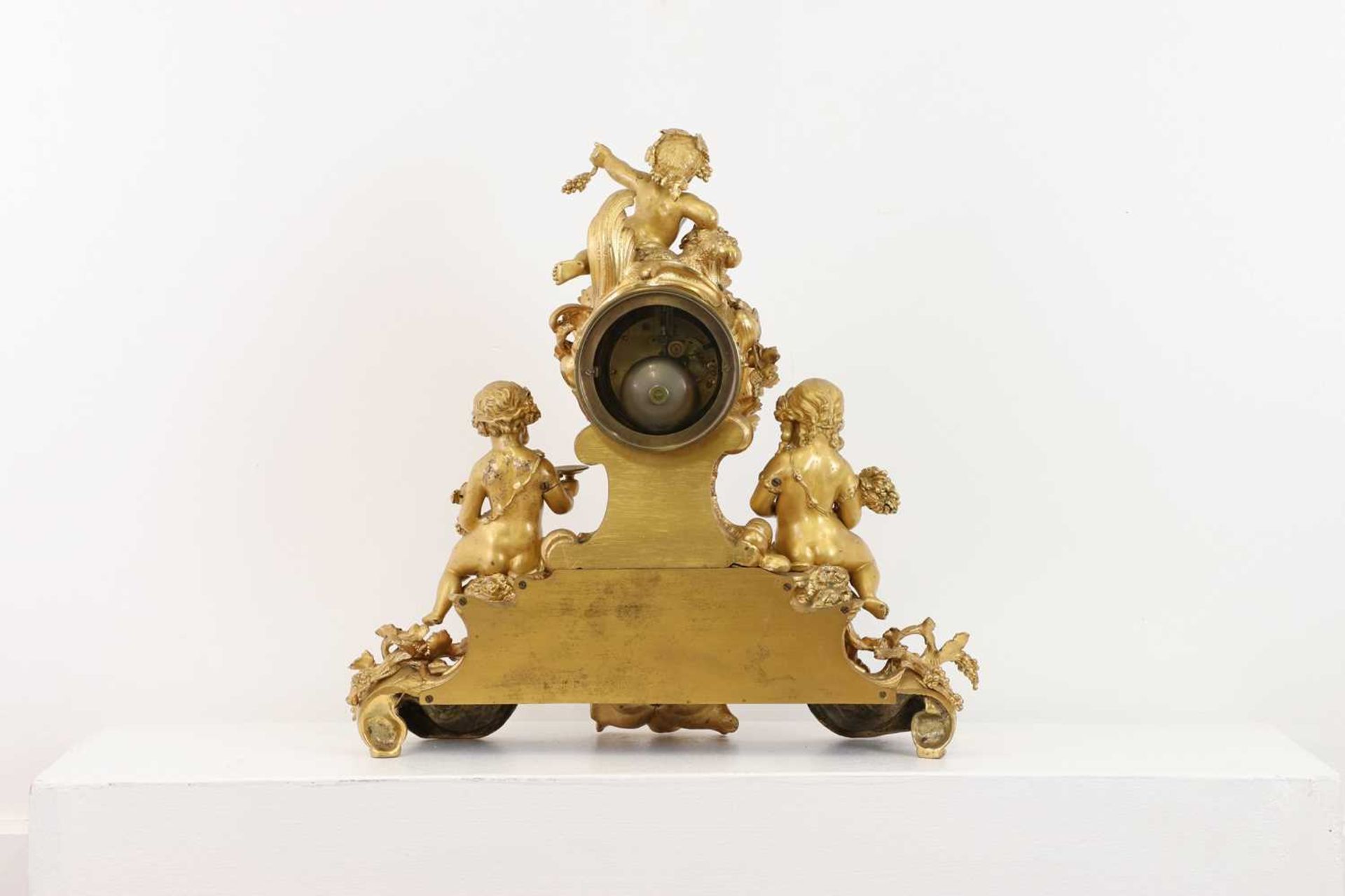 A gilt-bronze mantel clock, - Bild 6 aus 21