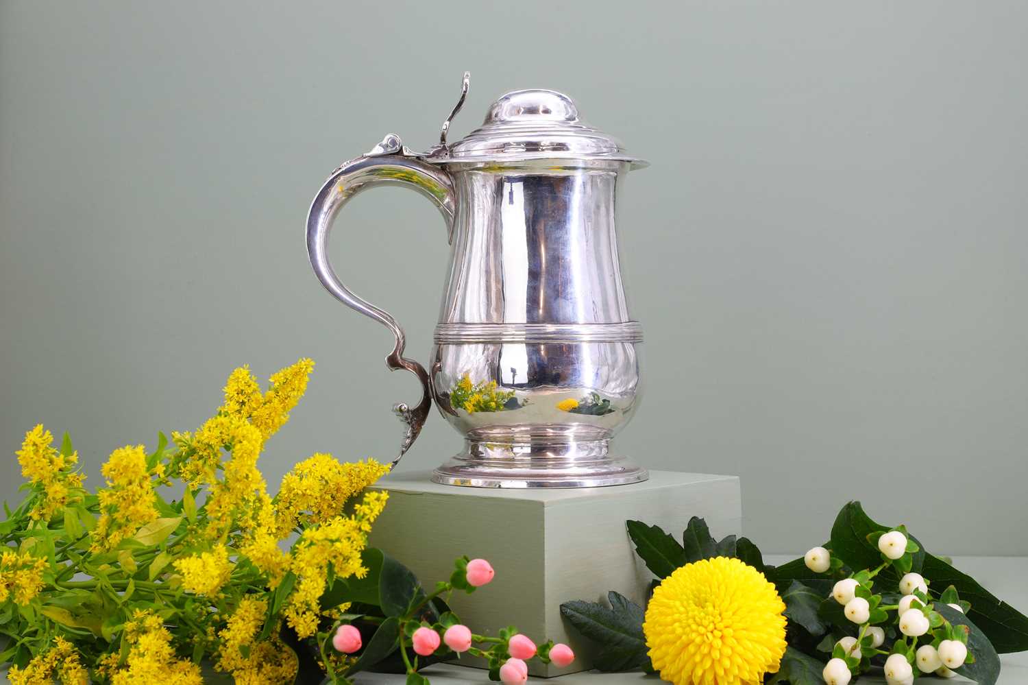 A George III silver tankard,