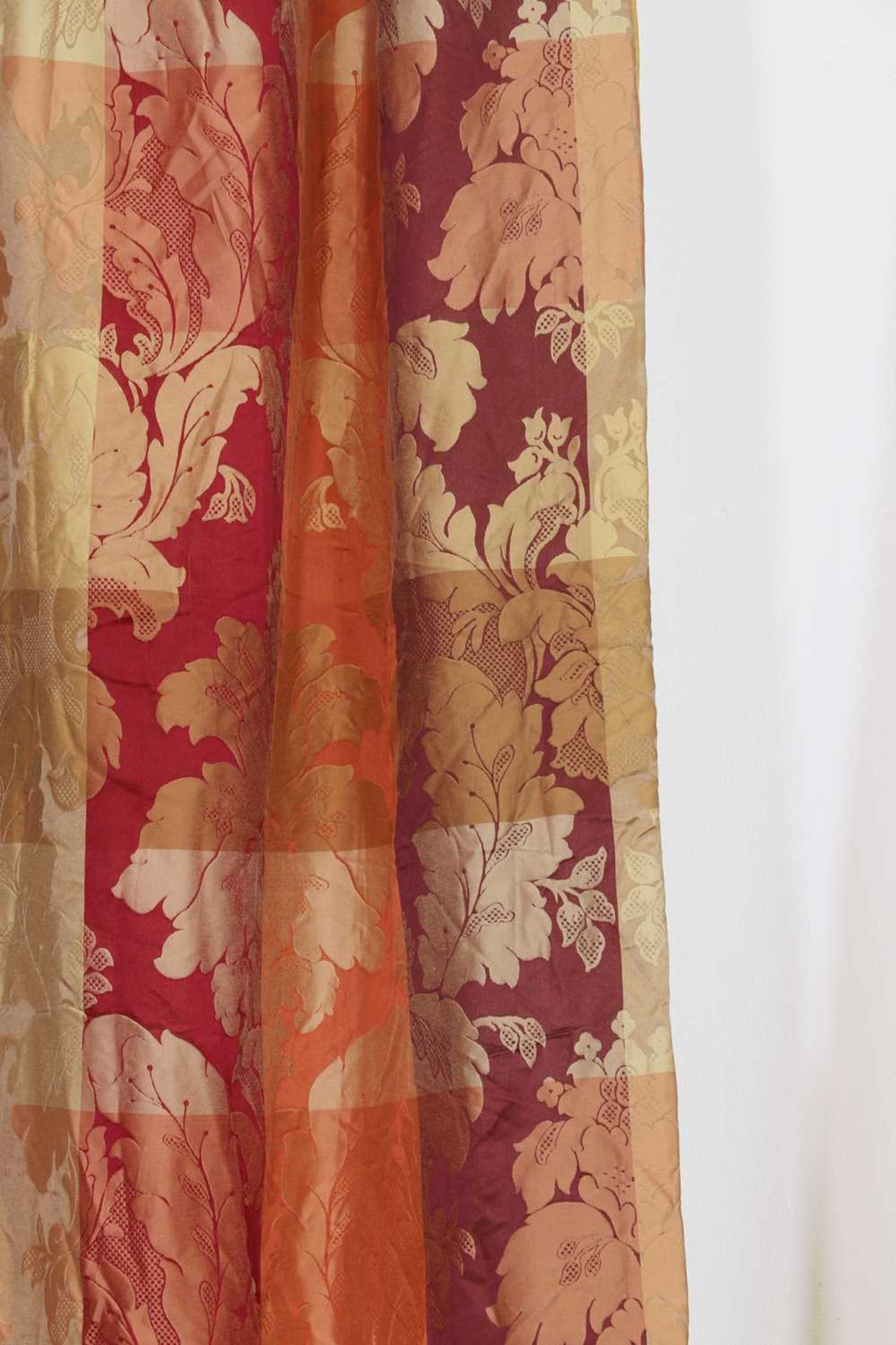 A pair of silk damask curtains, - Image 2 of 4