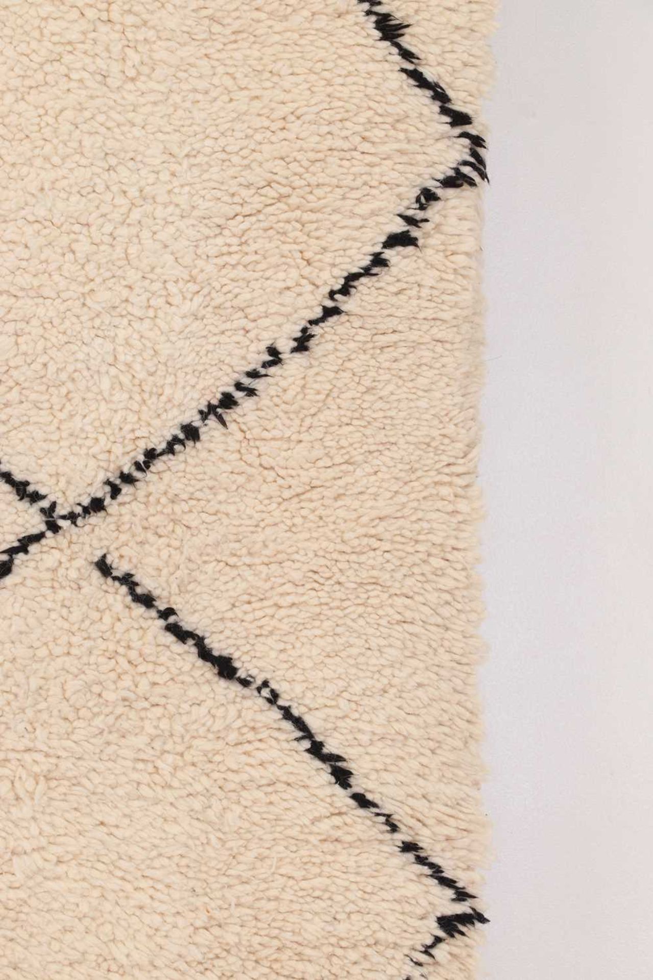 A wool Berber or Beni Ourain rug, - Bild 4 aus 17