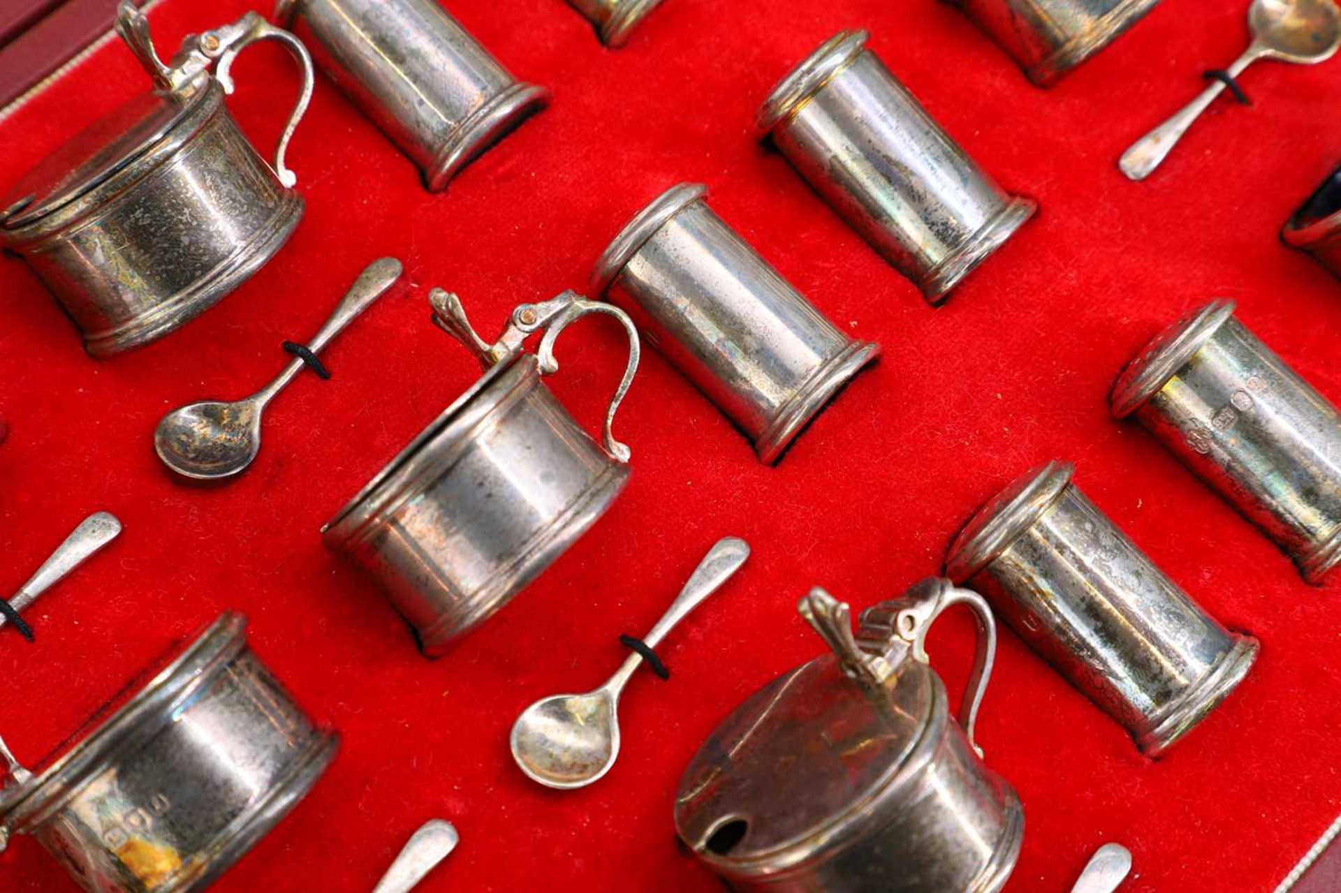 An eighteen-piece cased silver cruet set, - Bild 4 aus 8