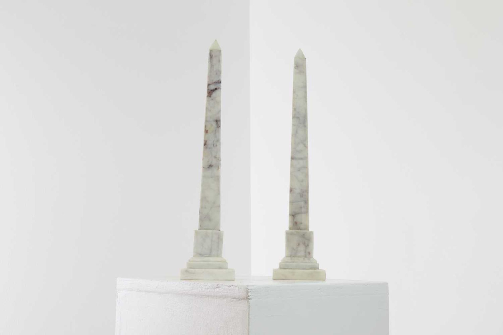 A pair of white marble and malachite obelisks - Image 4 of 6