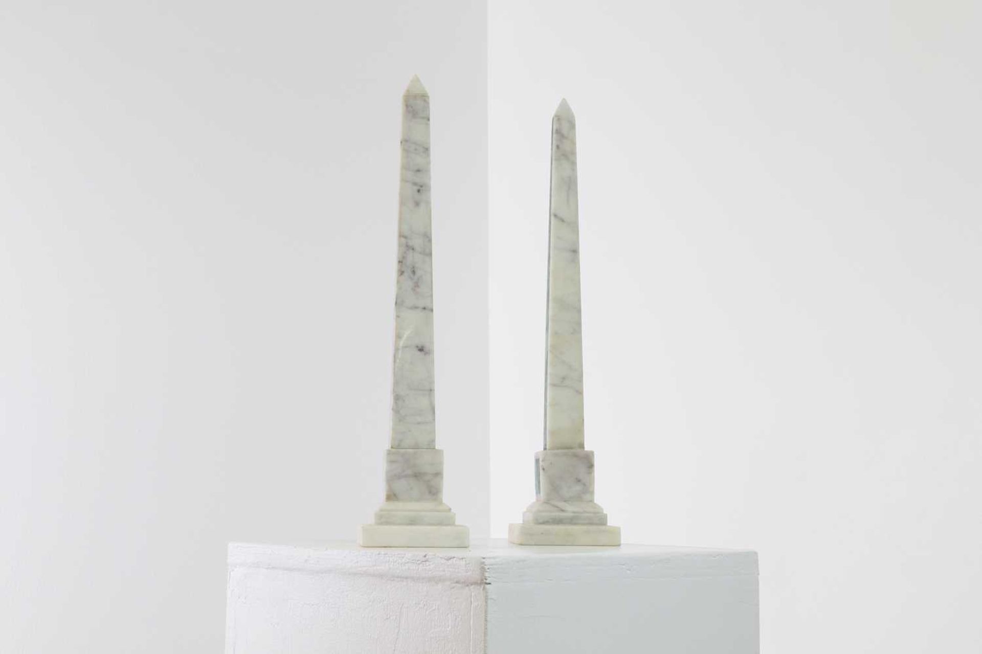 A pair of white marble and malachite obelisks - Image 3 of 6