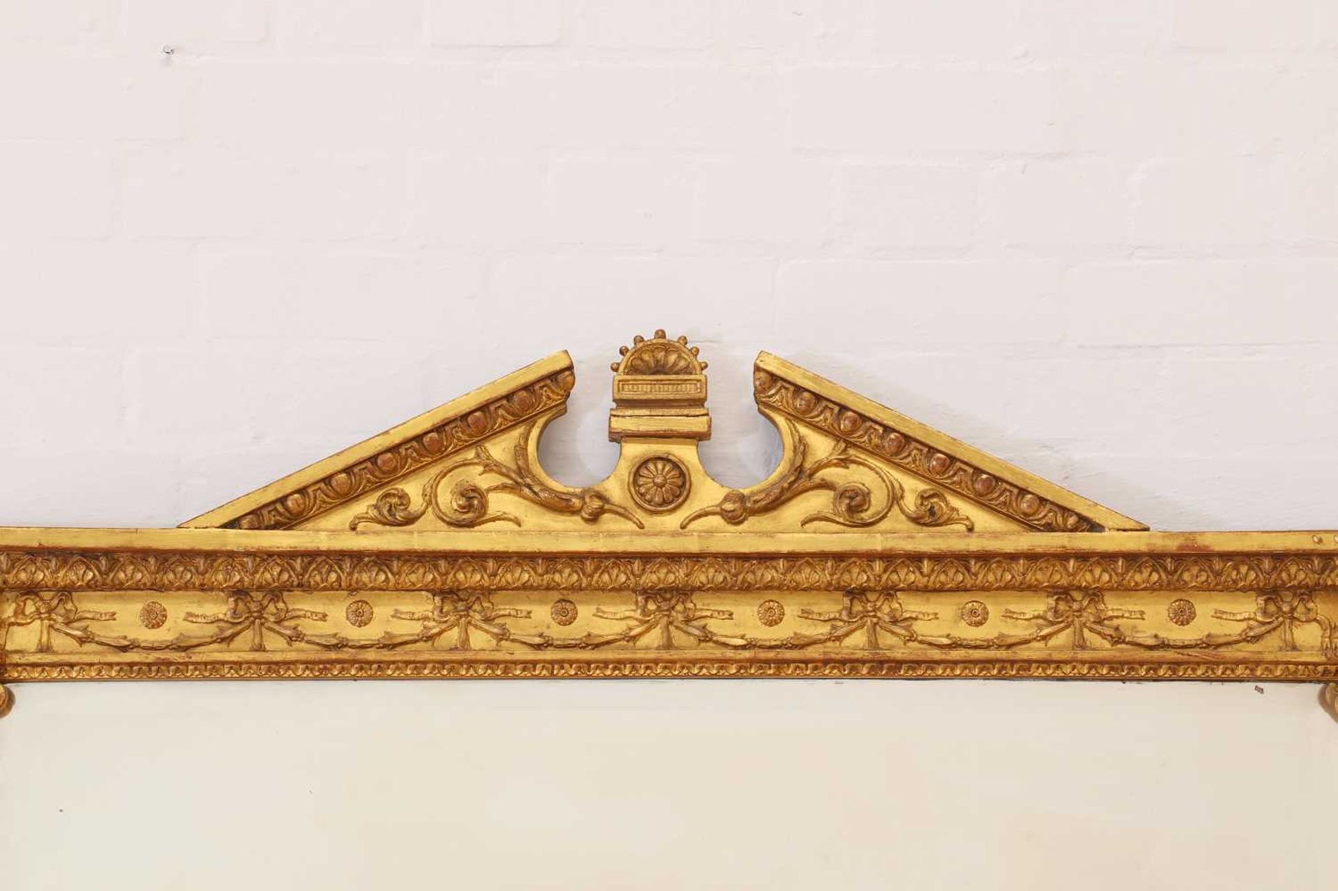 A George III-style carved giltwood and gesso overmantel mirror, - Bild 2 aus 14