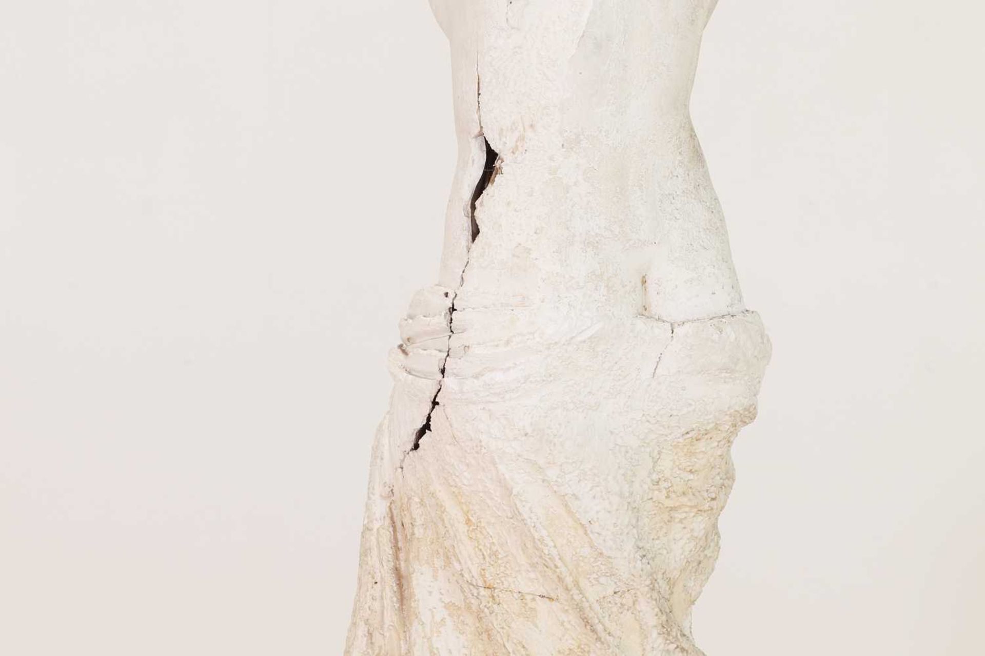 A large plaster figure of the Venus de Milo, - Bild 8 aus 30