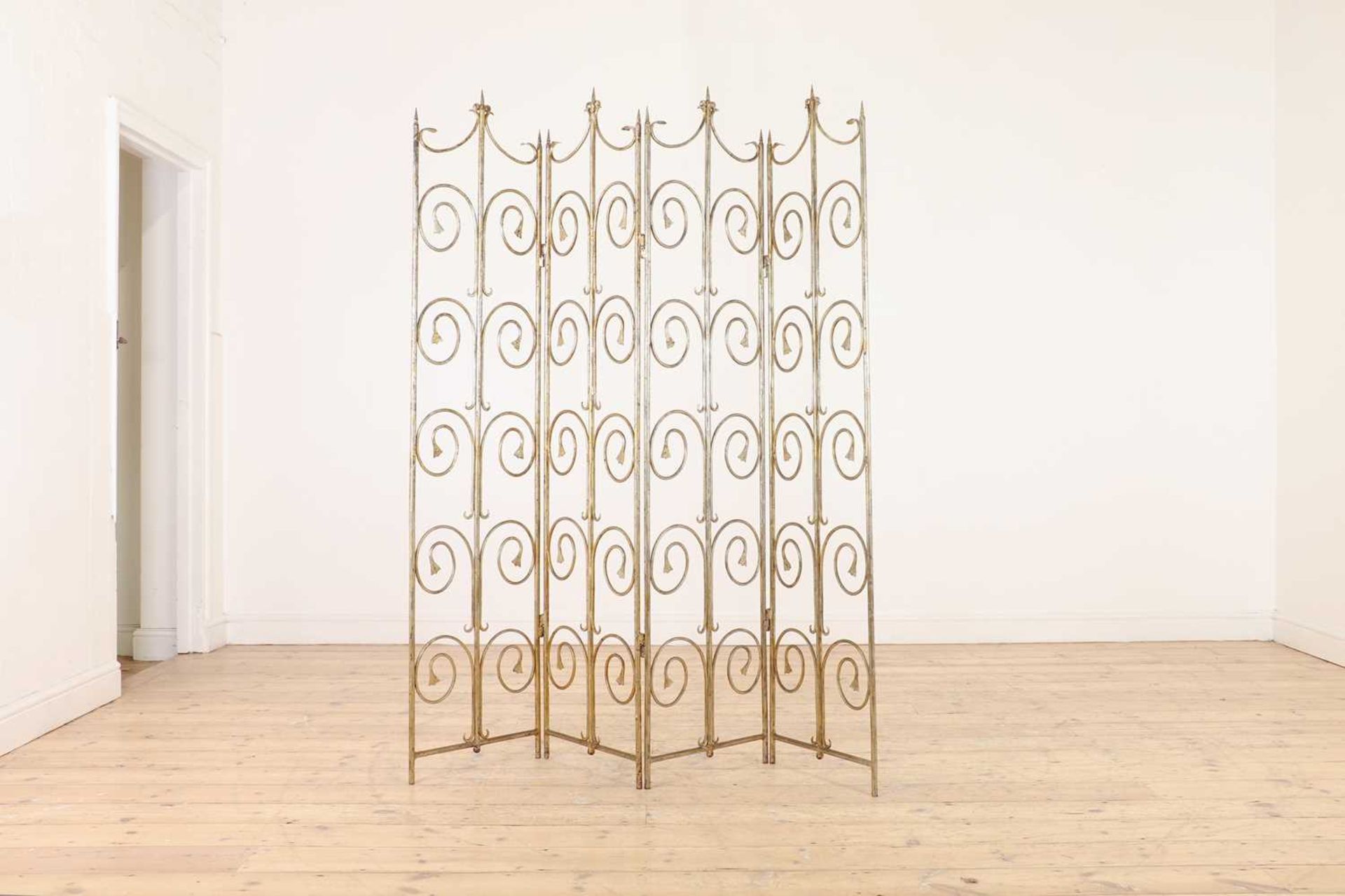 A wrought metal screen, - Image 3 of 6