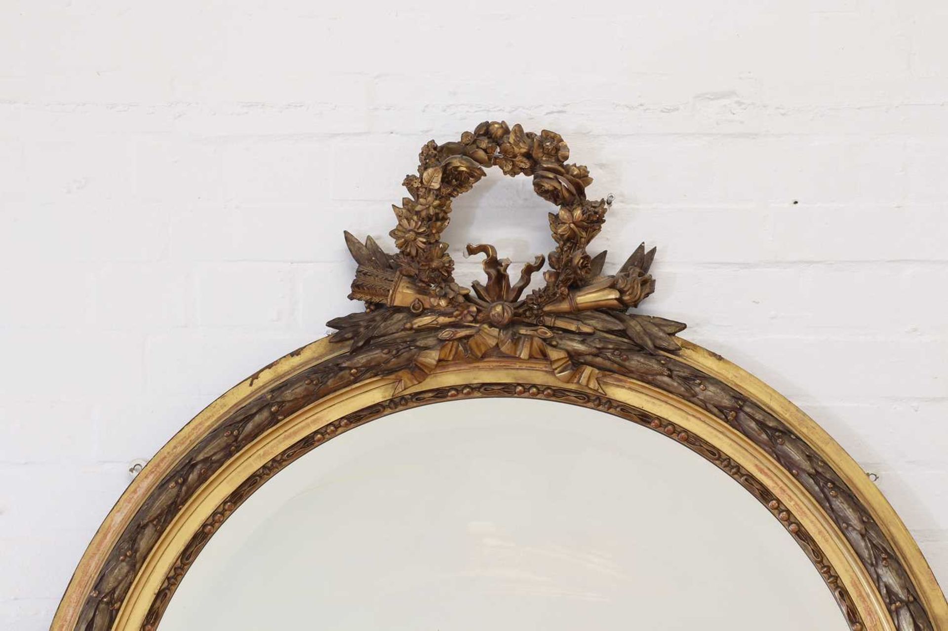 A Louis XVI-style giltwood and gesso overmantel mirror, - Bild 6 aus 8