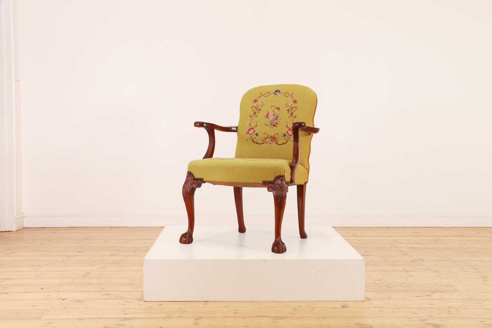 A George II-style walnut elbow chair, - Bild 2 aus 11