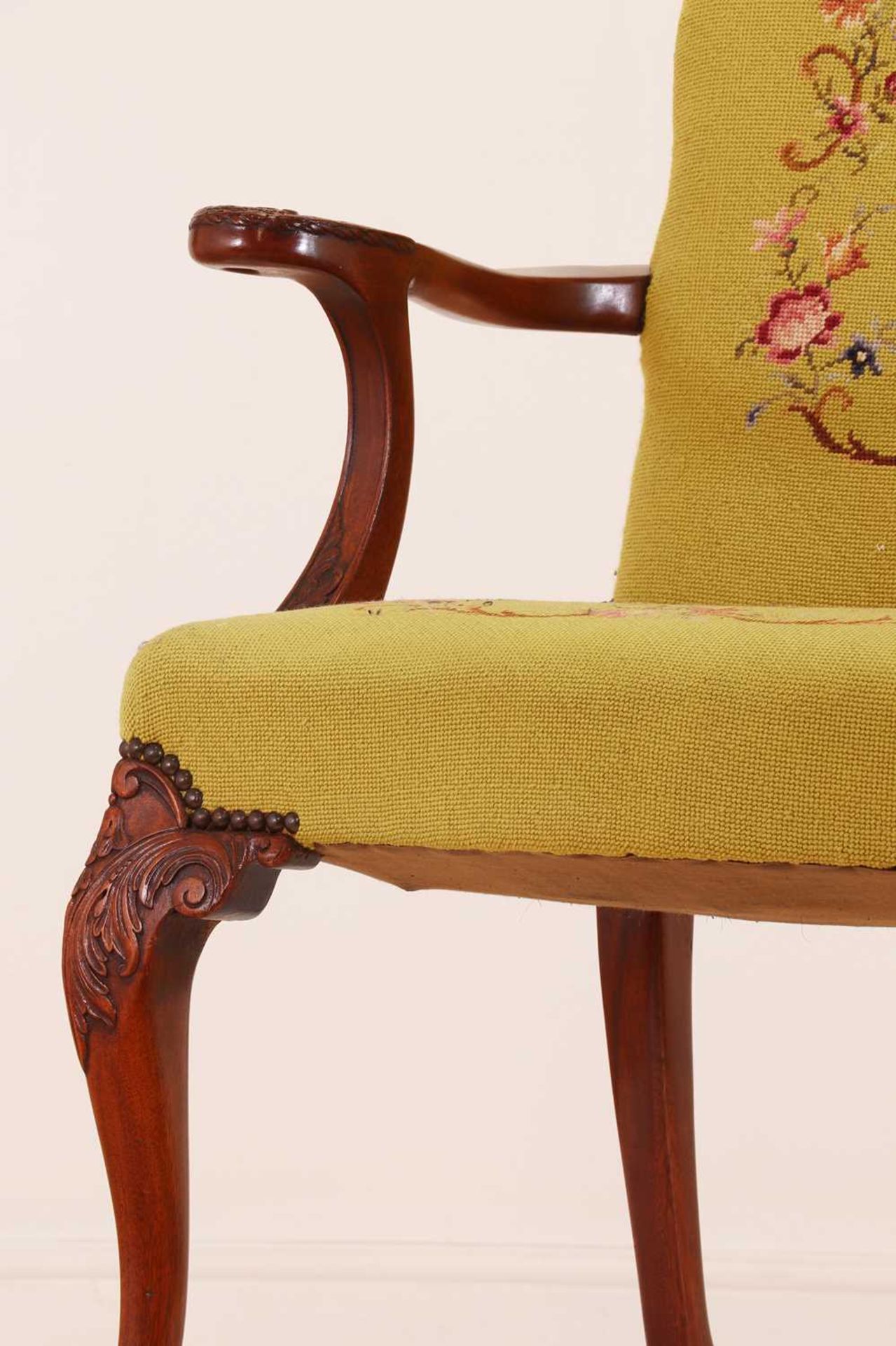 A George II-style walnut elbow chair, - Bild 6 aus 11
