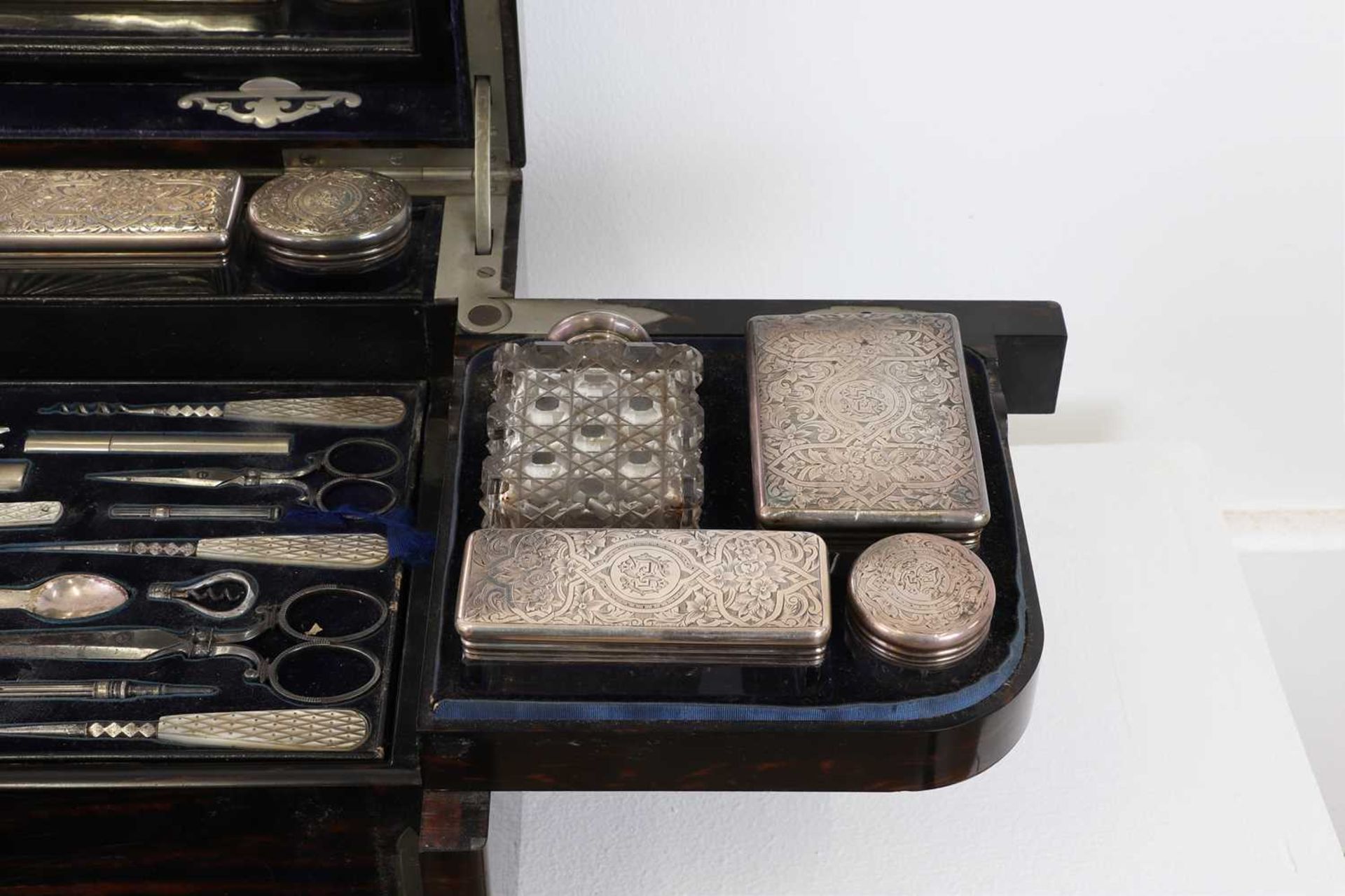 A Victorian coromandel vanity case, - Bild 12 aus 44