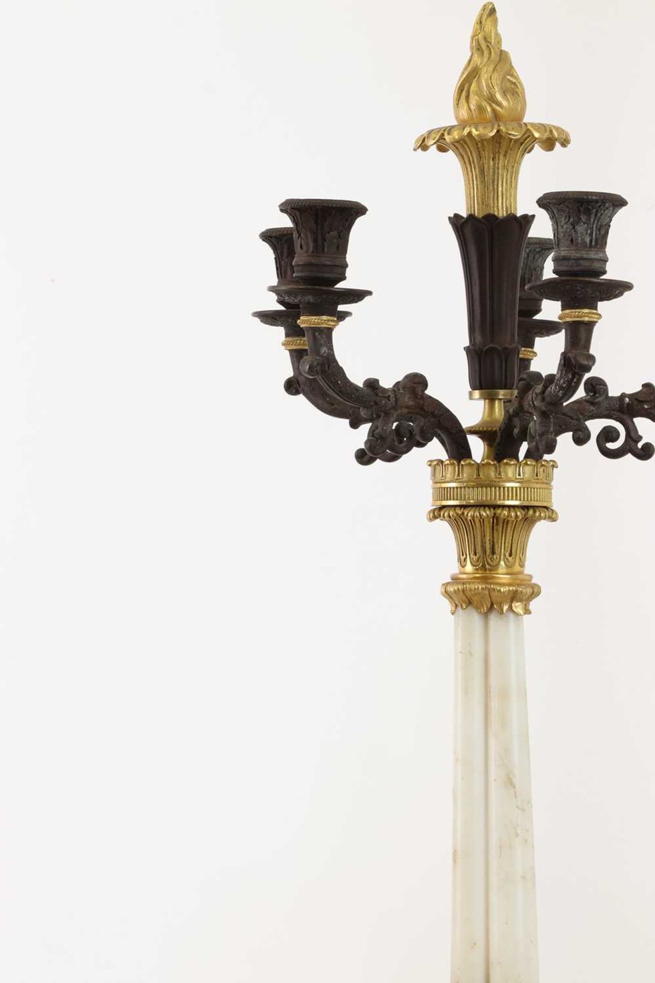 A pair of Regency-style bronze and parcel-gilt candelabra, - Bild 11 aus 12