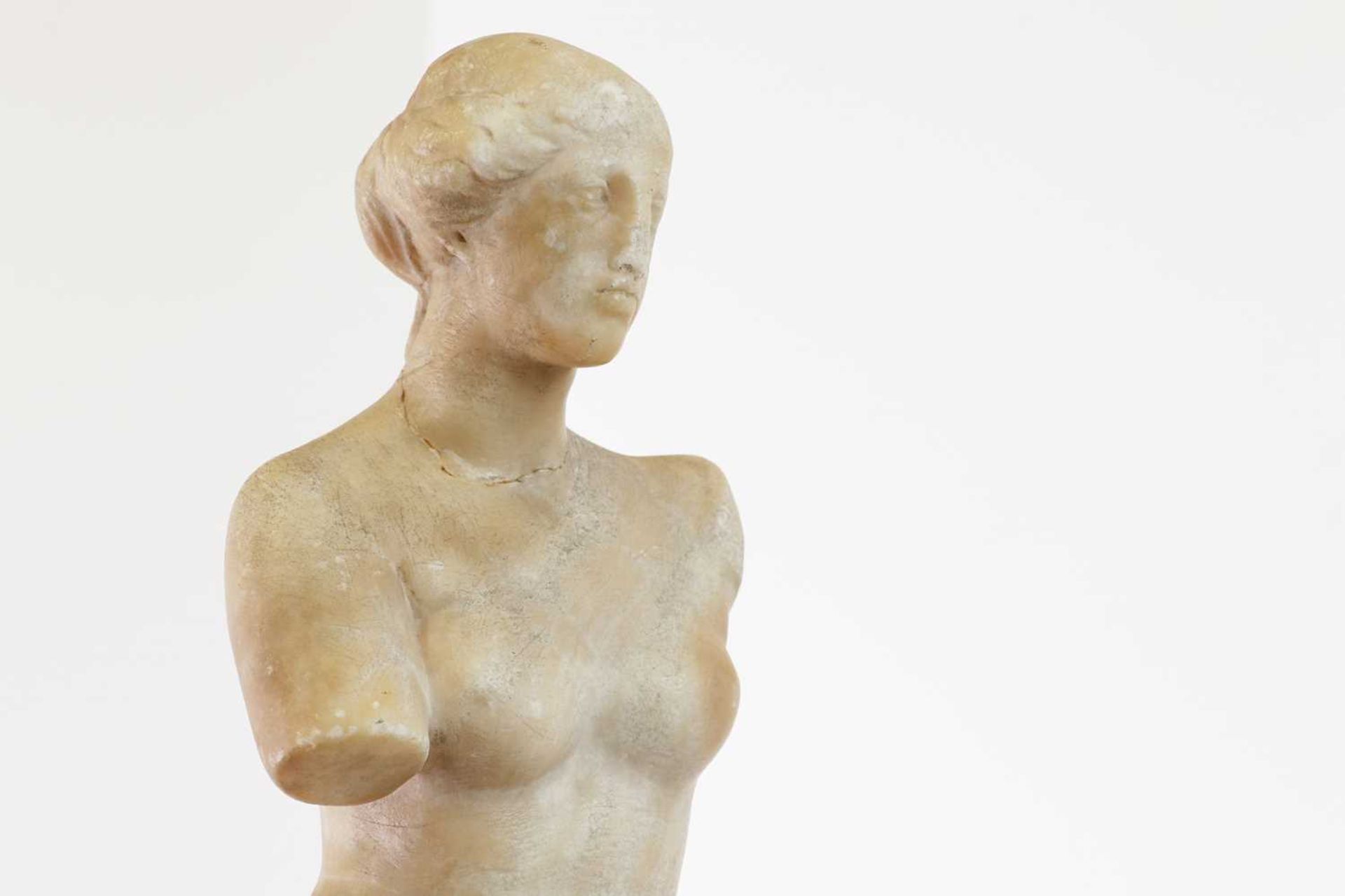 An alabaster figure of the Venus de Milo, - Image 5 of 8