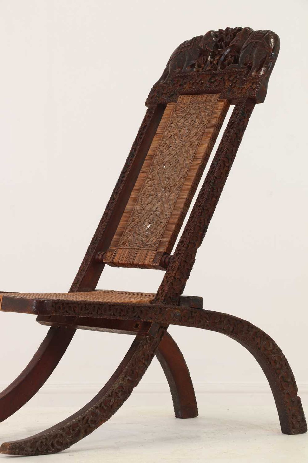 A folding chair, - Image 4 of 9