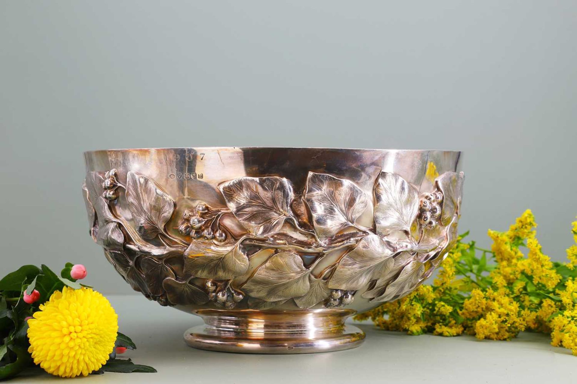 An early Victorian silver punchbowl, - Image 2 of 11