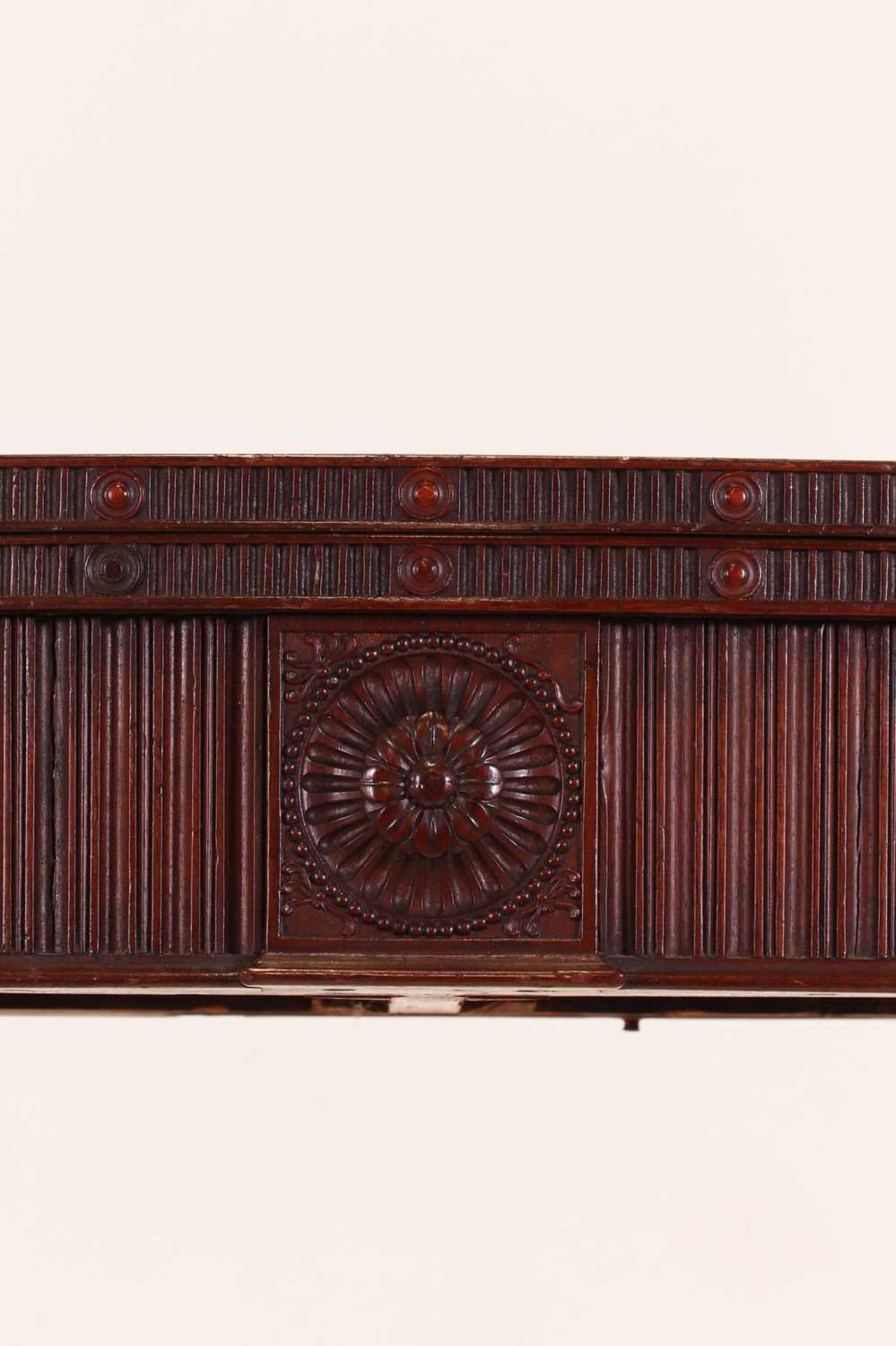 A George III mahogany card table in the manner of Ince and Mayhew, - Bild 9 aus 10