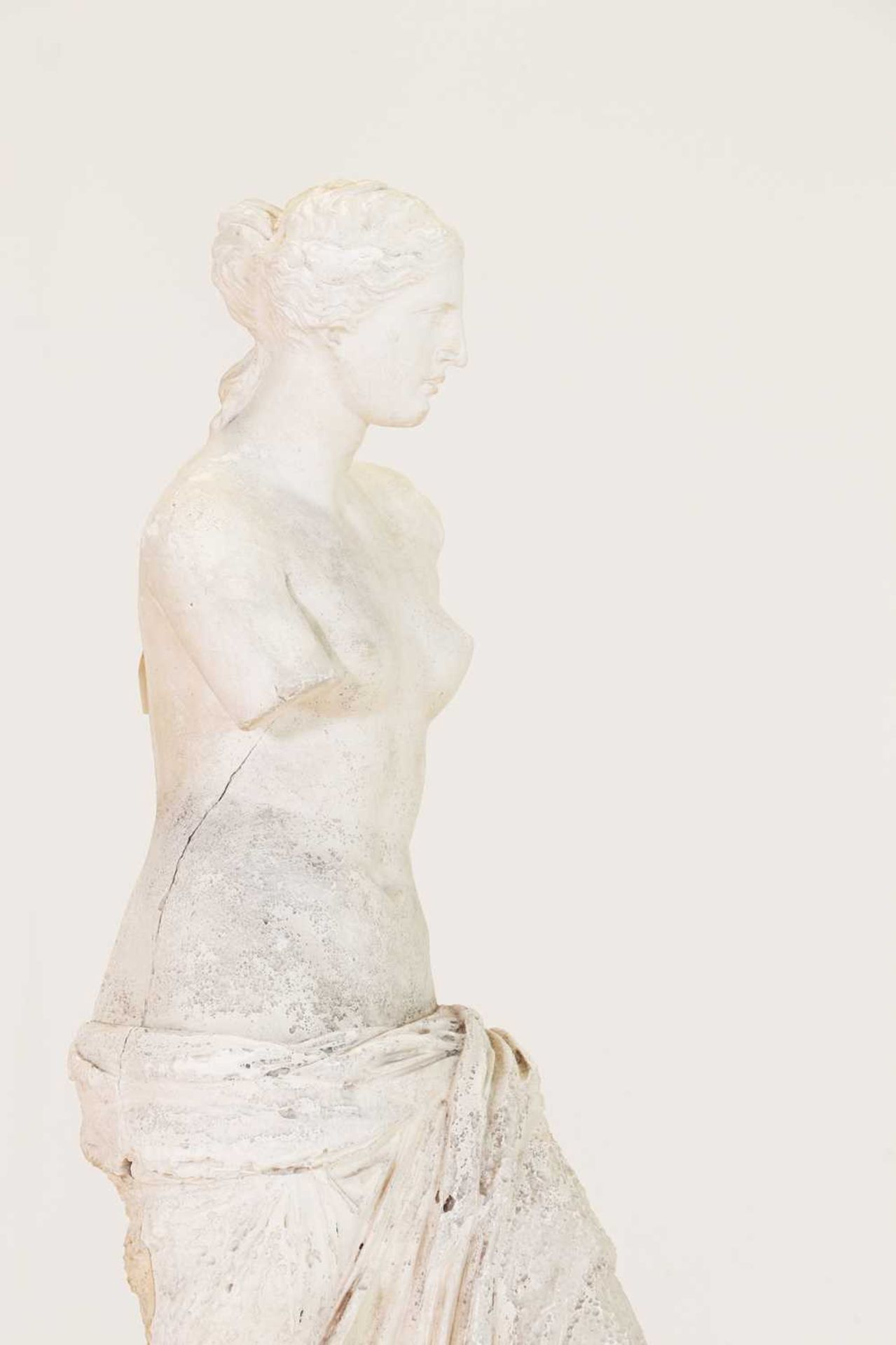 A large plaster figure of the Venus de Milo, - Image 5 of 30