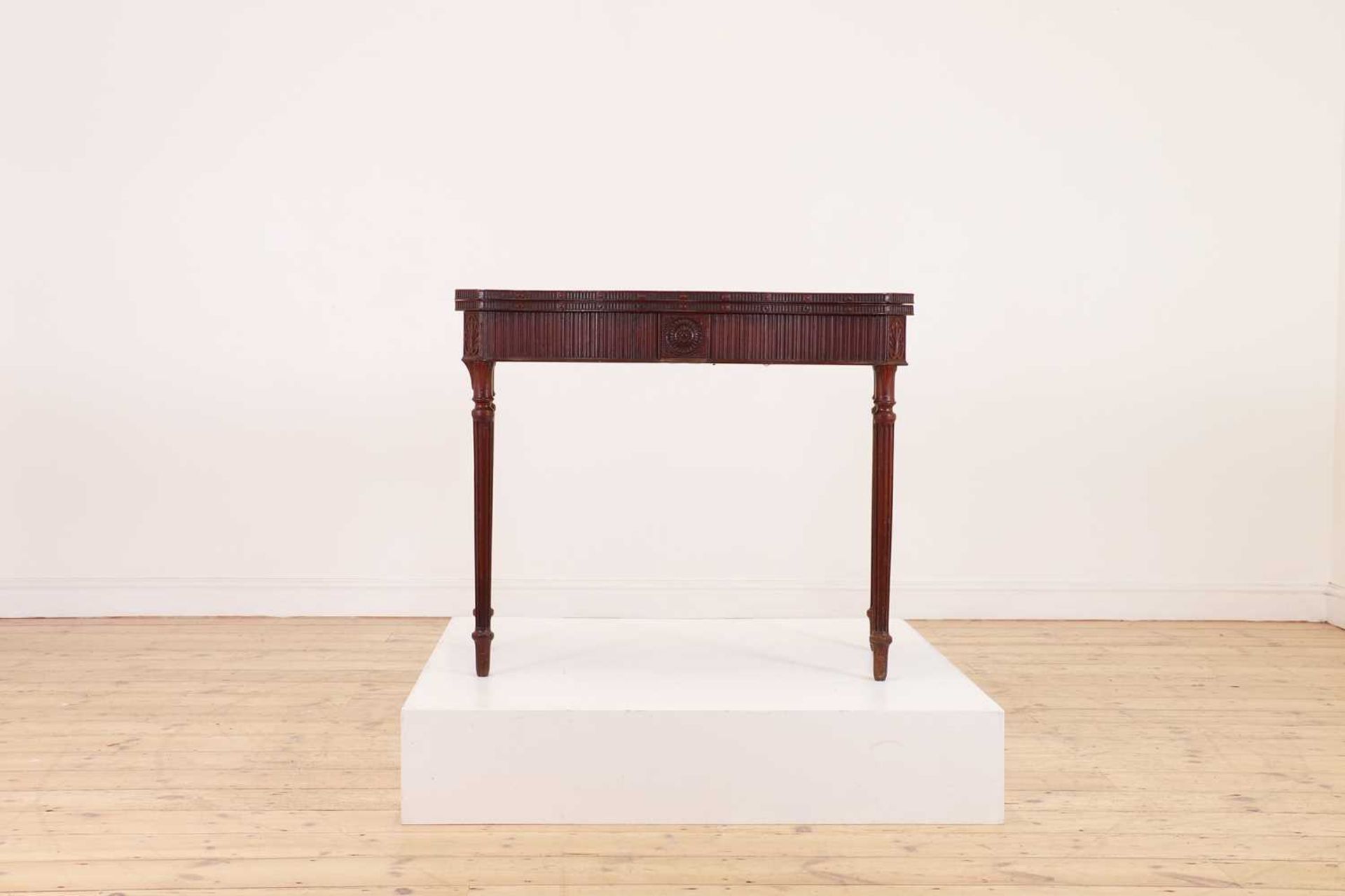 A George III mahogany card table in the manner of Ince and Mayhew, - Bild 3 aus 10