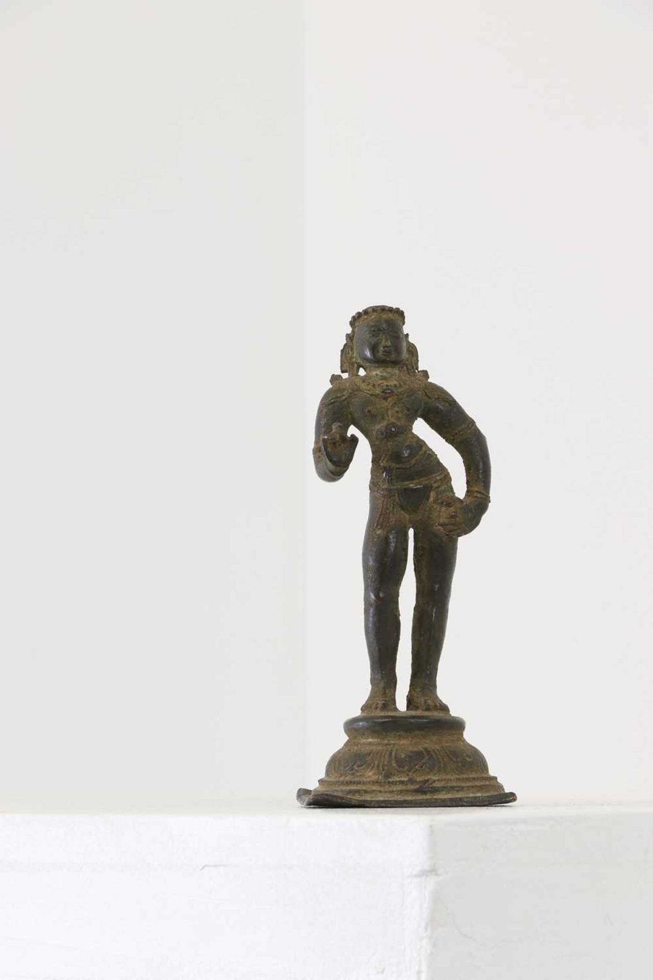 A bronze of a standing Nayanar, - Bild 8 aus 8