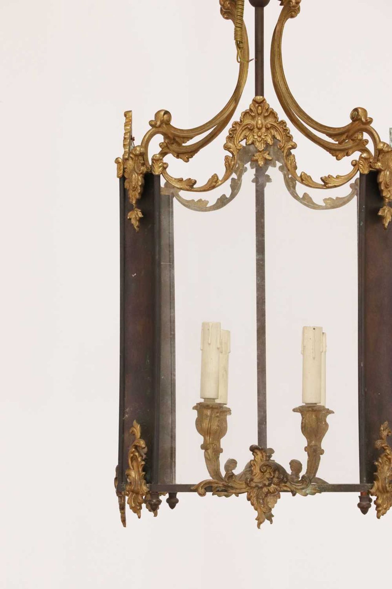 A Louis XV-style gilt and patinated bronze hall lantern, - Bild 3 aus 6