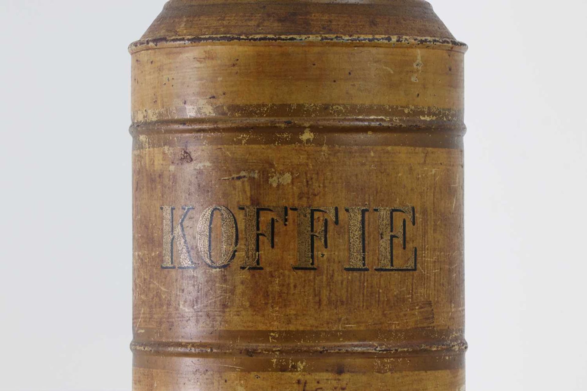 A painted toleware coffee canister, - Bild 5 aus 7