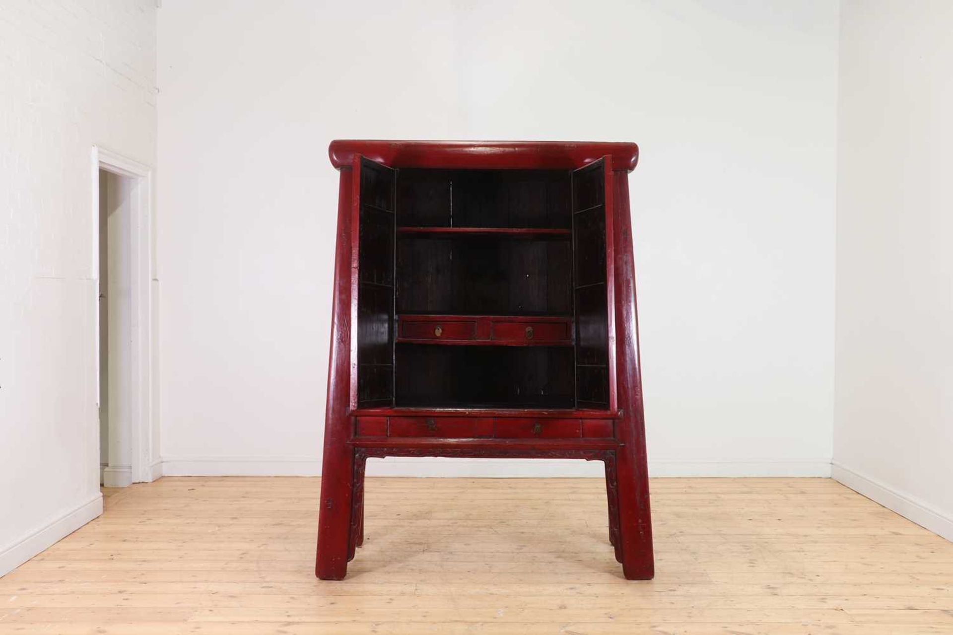 A Chinese red-lacquered marriage cabinet, - Bild 3 aus 8