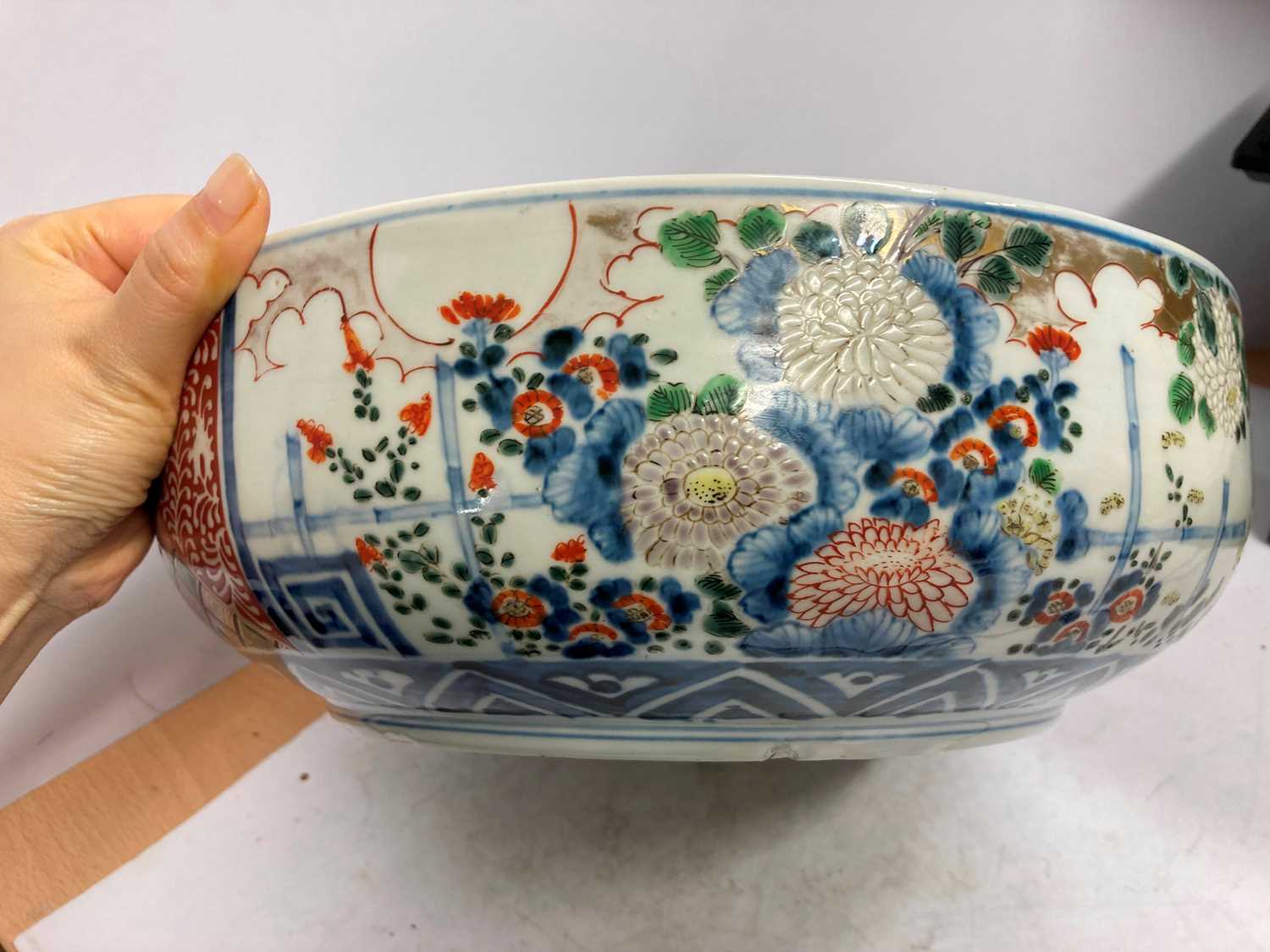 A Japanese Imari bowl, - Image 8 of 16